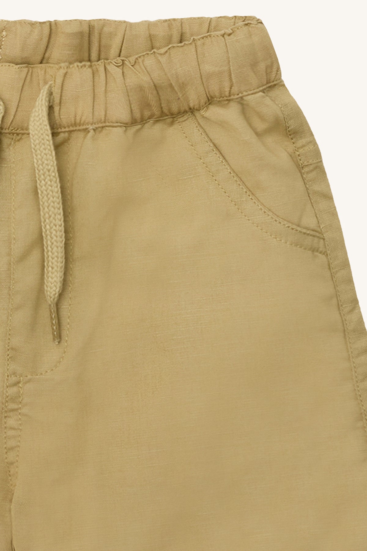 🌞 Ready for Adventure: Stoere Zomershort in Zandkleur 🏖️