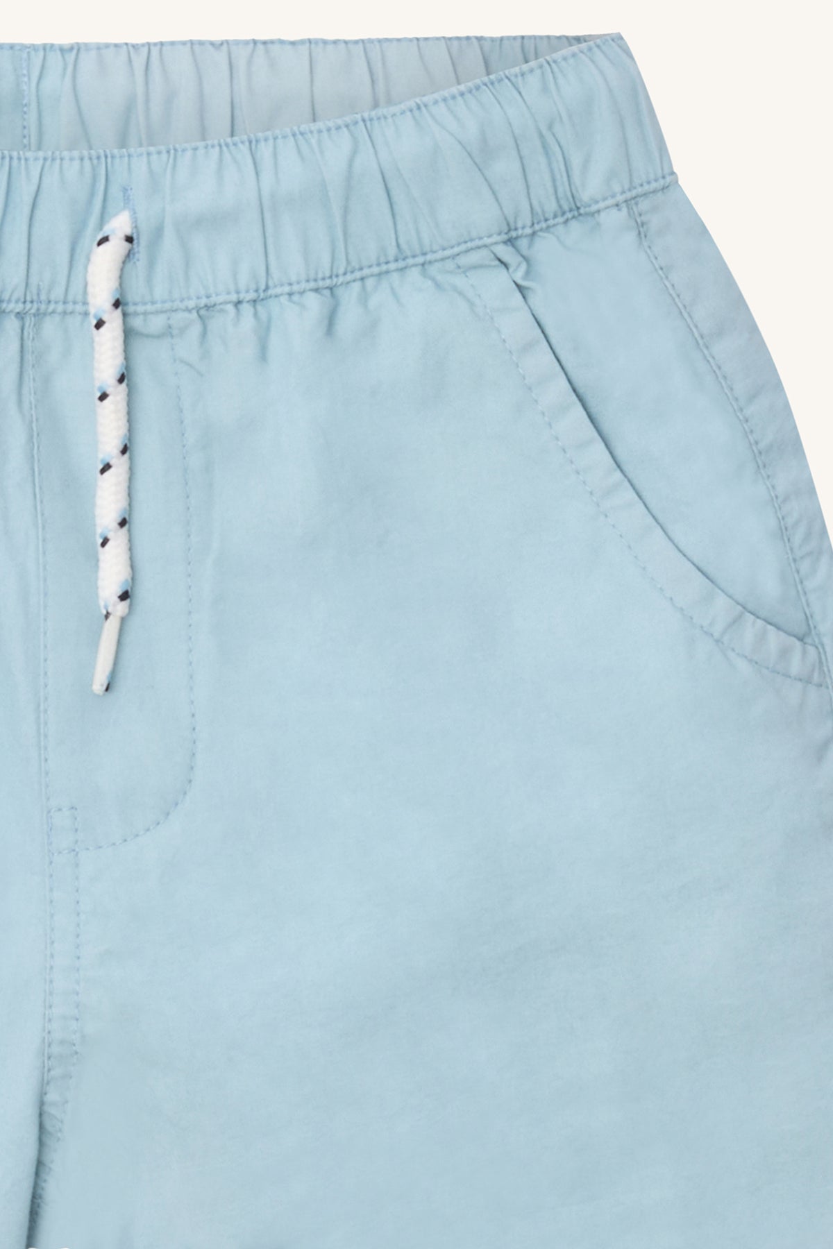 💙 Cool Breeze: Zomerse Short in Lichtblauw 🌊