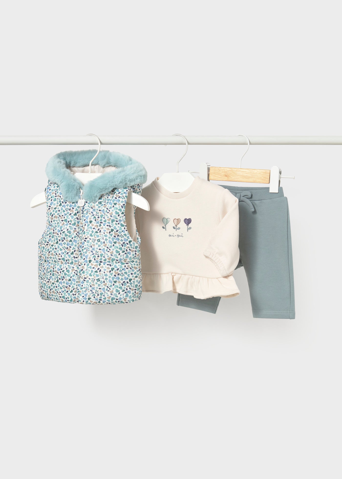 💙 Mayoral 3-delige babyset "Blue Blossom" – Bloemetjes, zachtheid & warmte