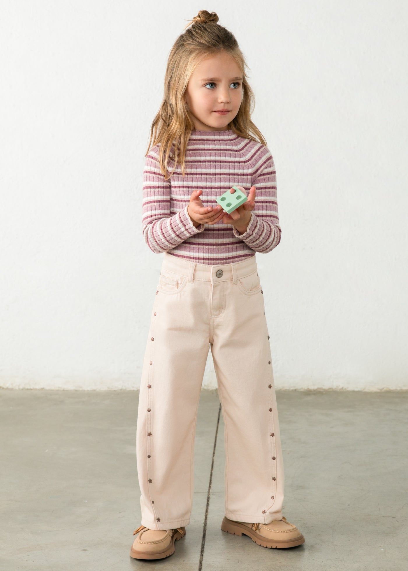 ✨ Mayoral sterrenjeans – Zachte beige denim met sprankelende sterretjes