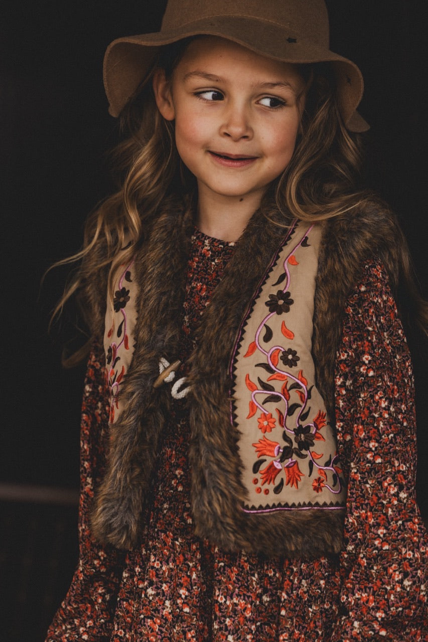 LOOXS Little Gilet borduursels imitatie bont