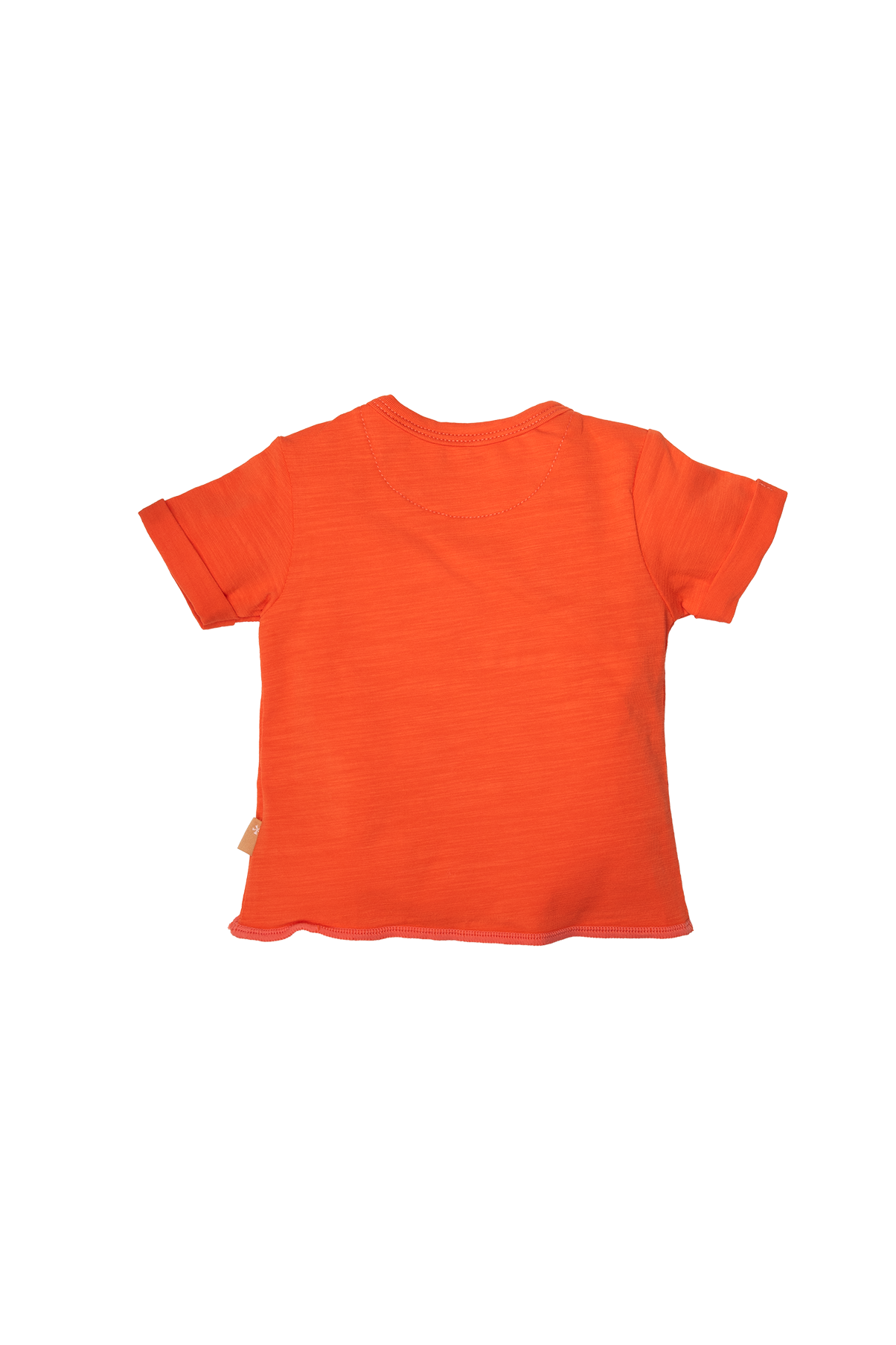 🍊 T-shirt Seas The Day – Zonnig oranje met zeilbootprint ⛵