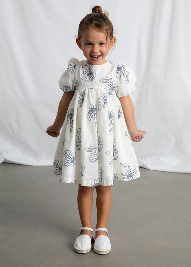 🌼 Daisy Whisper Jurkje – Tijdloze Zachtheid met Bloemenprint