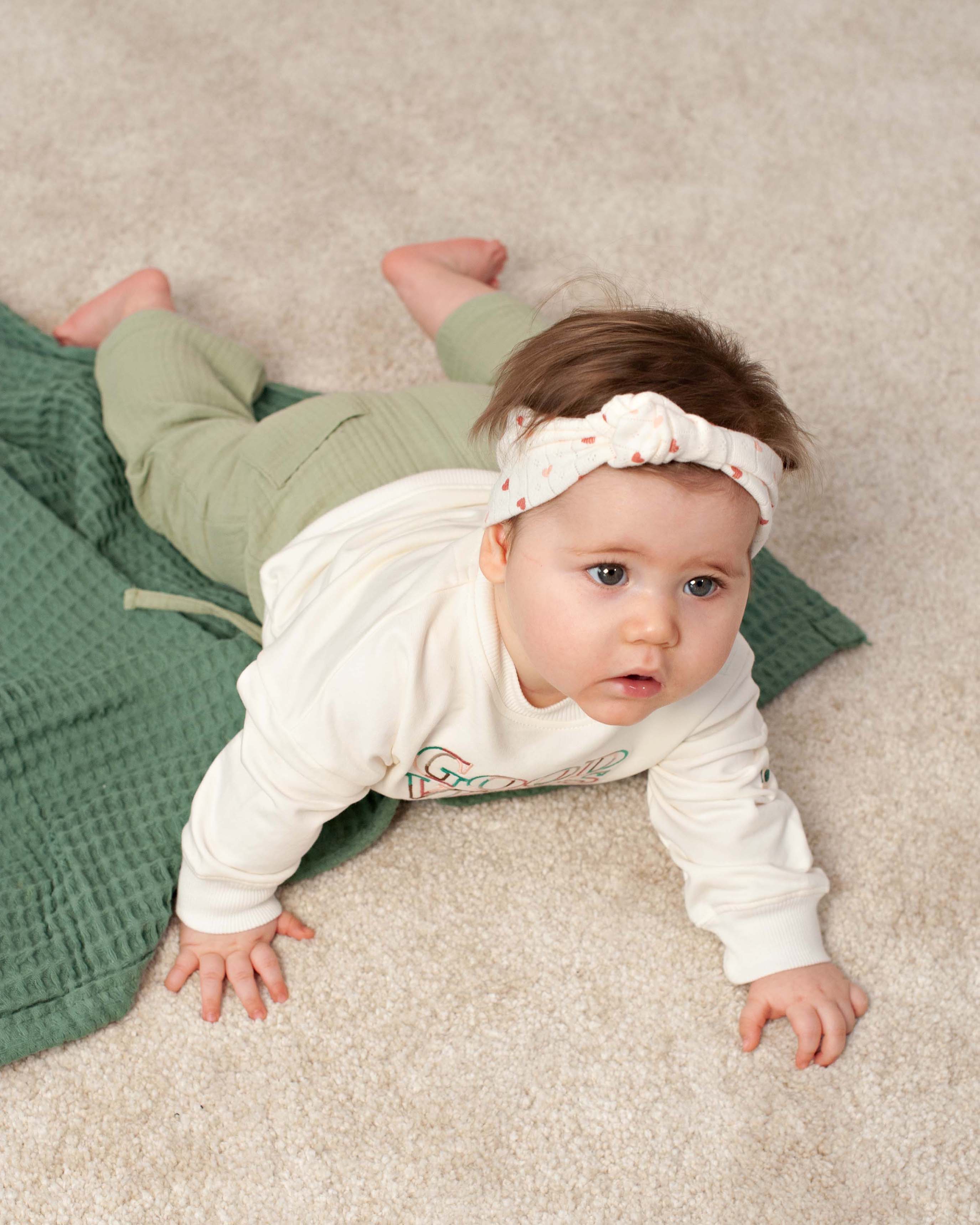 🌿👶 Soft Sage Mousseline Broek – Comfortabele Babybroek met Taillelint