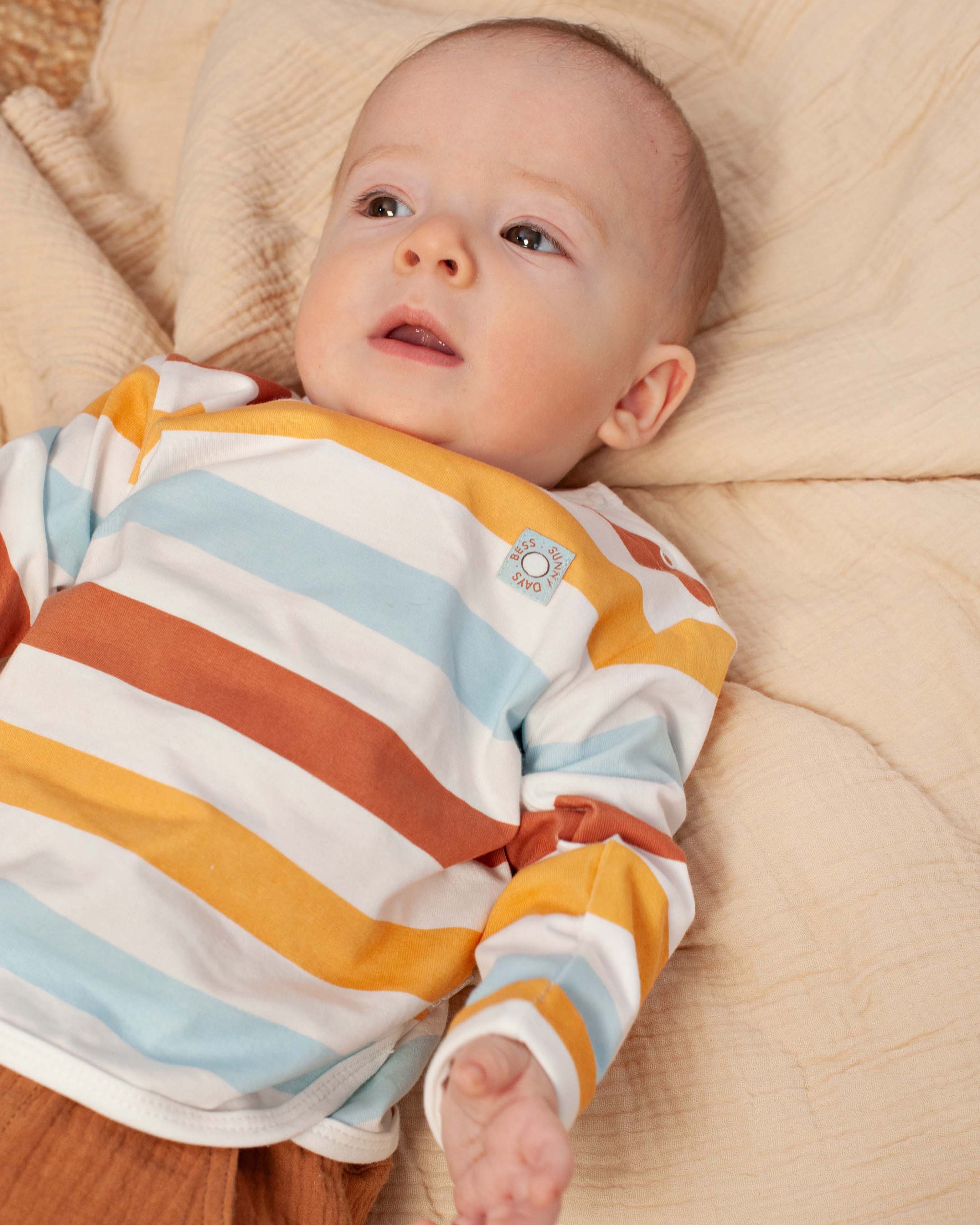 🌈 Zachte Gestreepte Baby Sweater – BESS