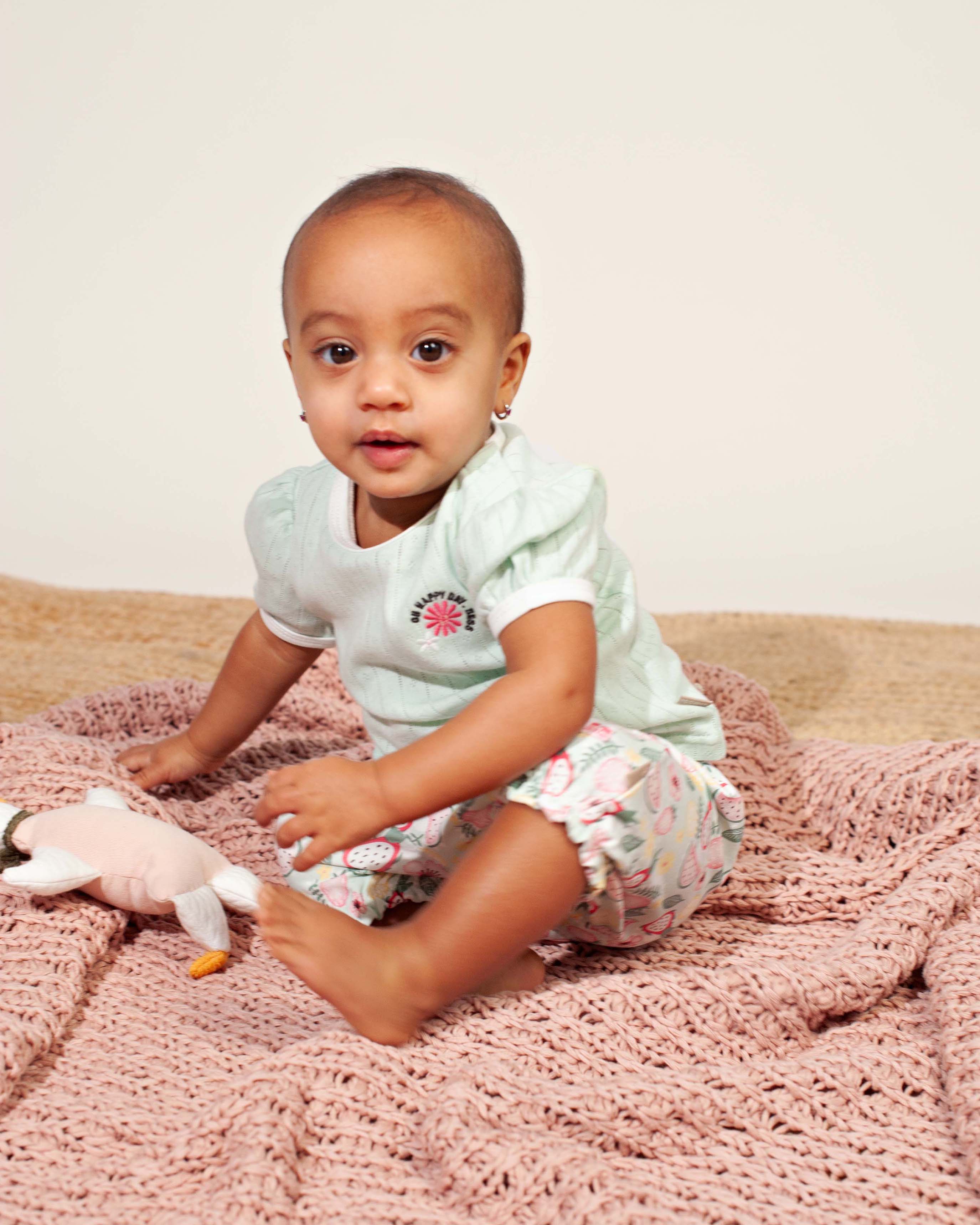 🌿 Mintgroen Baby T-shirt met Pofmouwtjes – Happy Days | BESS