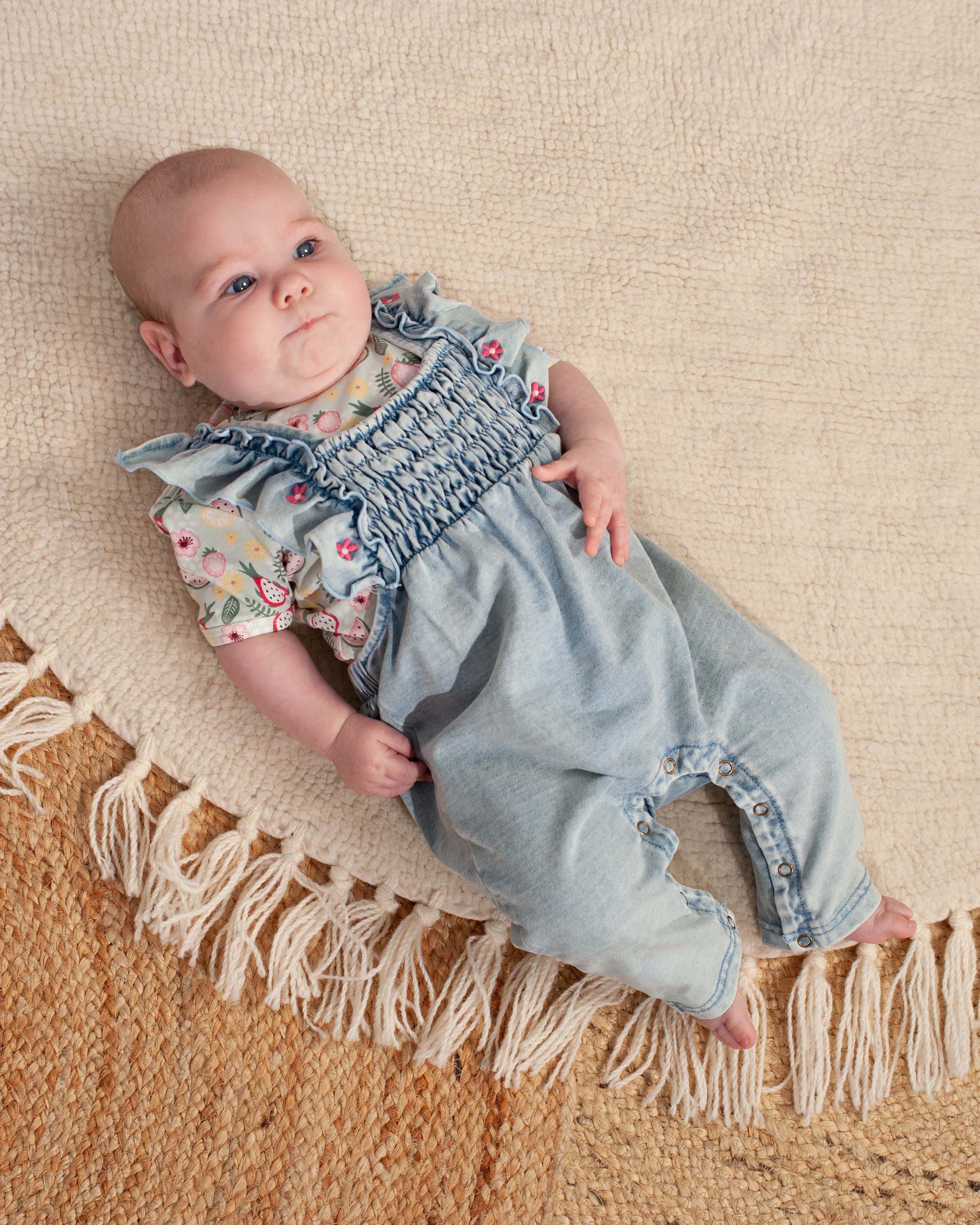 💙 Denim Baby Jumpsuit met Ruches – Little Flower Denim | BESS