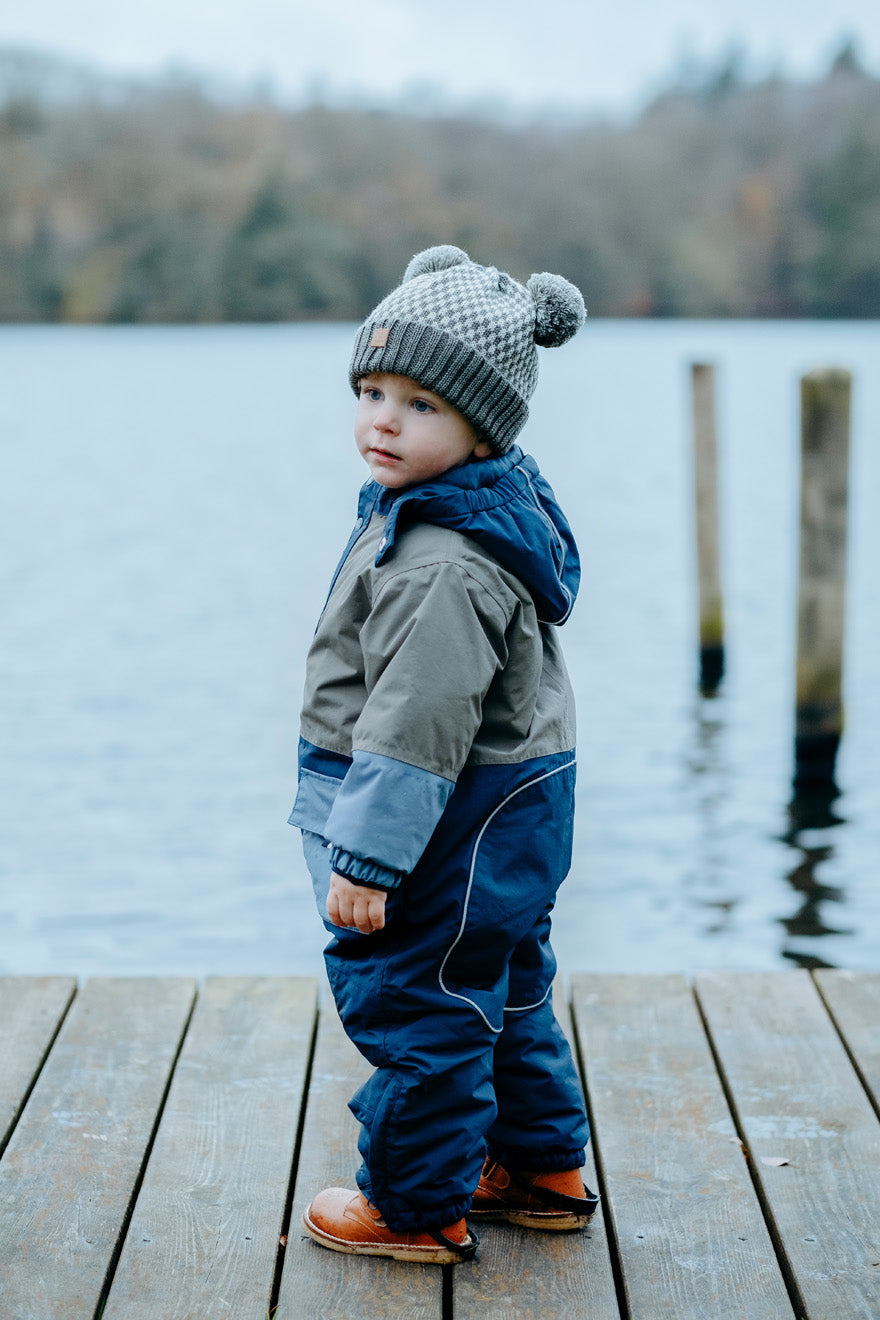 Muts van Hust&Claire in licht groen en legergroen met een geruit patroon