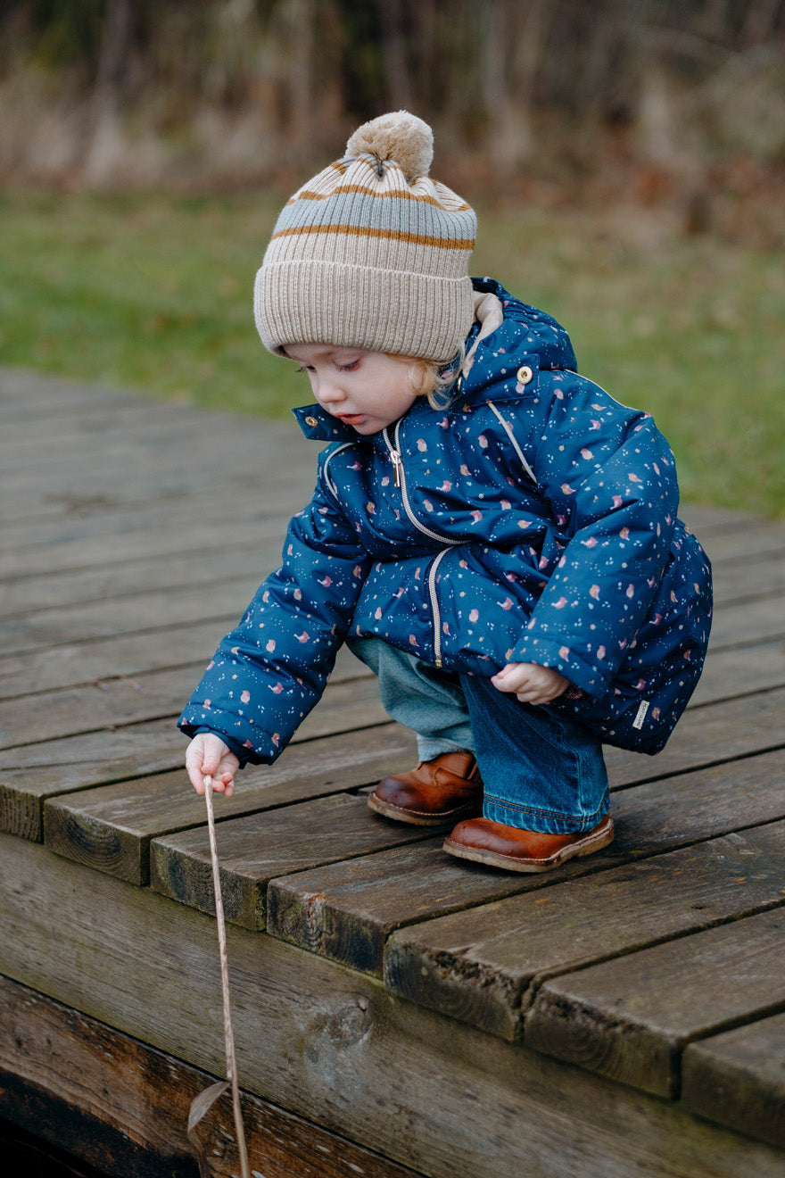 Mooi Hust&Claire muts in beige met brede strepen in roze poeder en smalle strepen in bruin