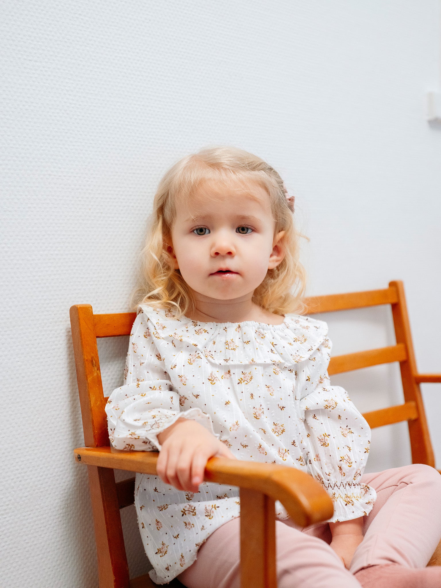 Blouse met lange mouwen met kraag en bloemenprint.