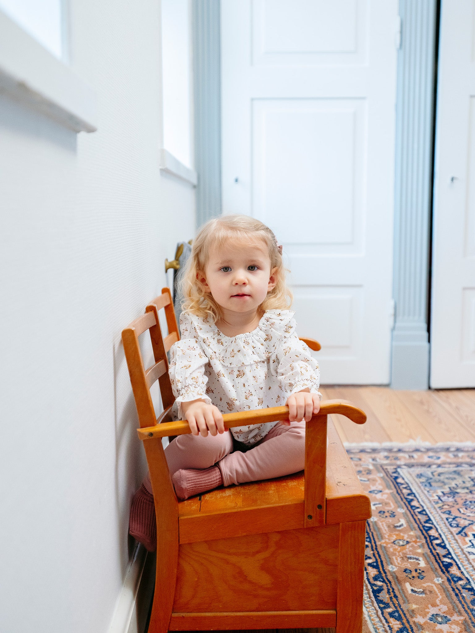 Blouse met lange mouwen met kraag en bloemenprint.