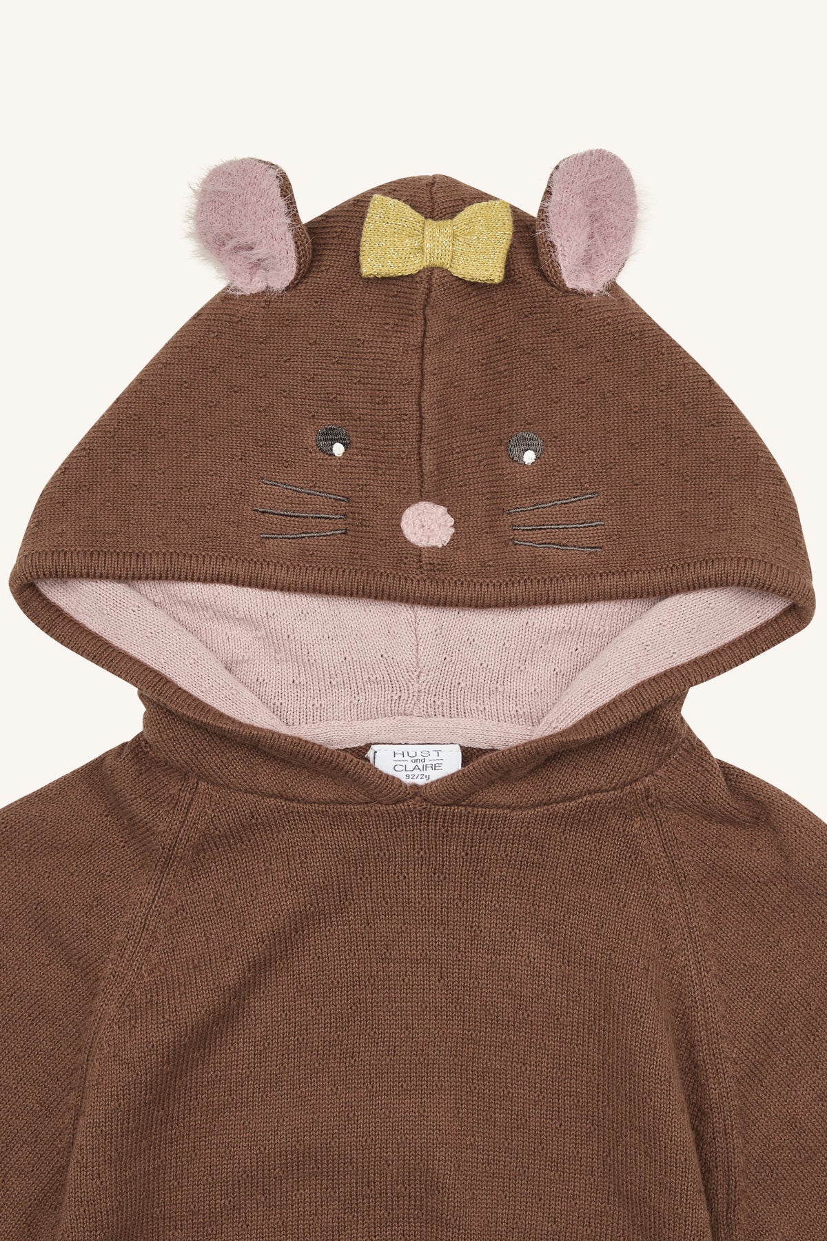 Leuke bruine trui met mooie details aan de kap