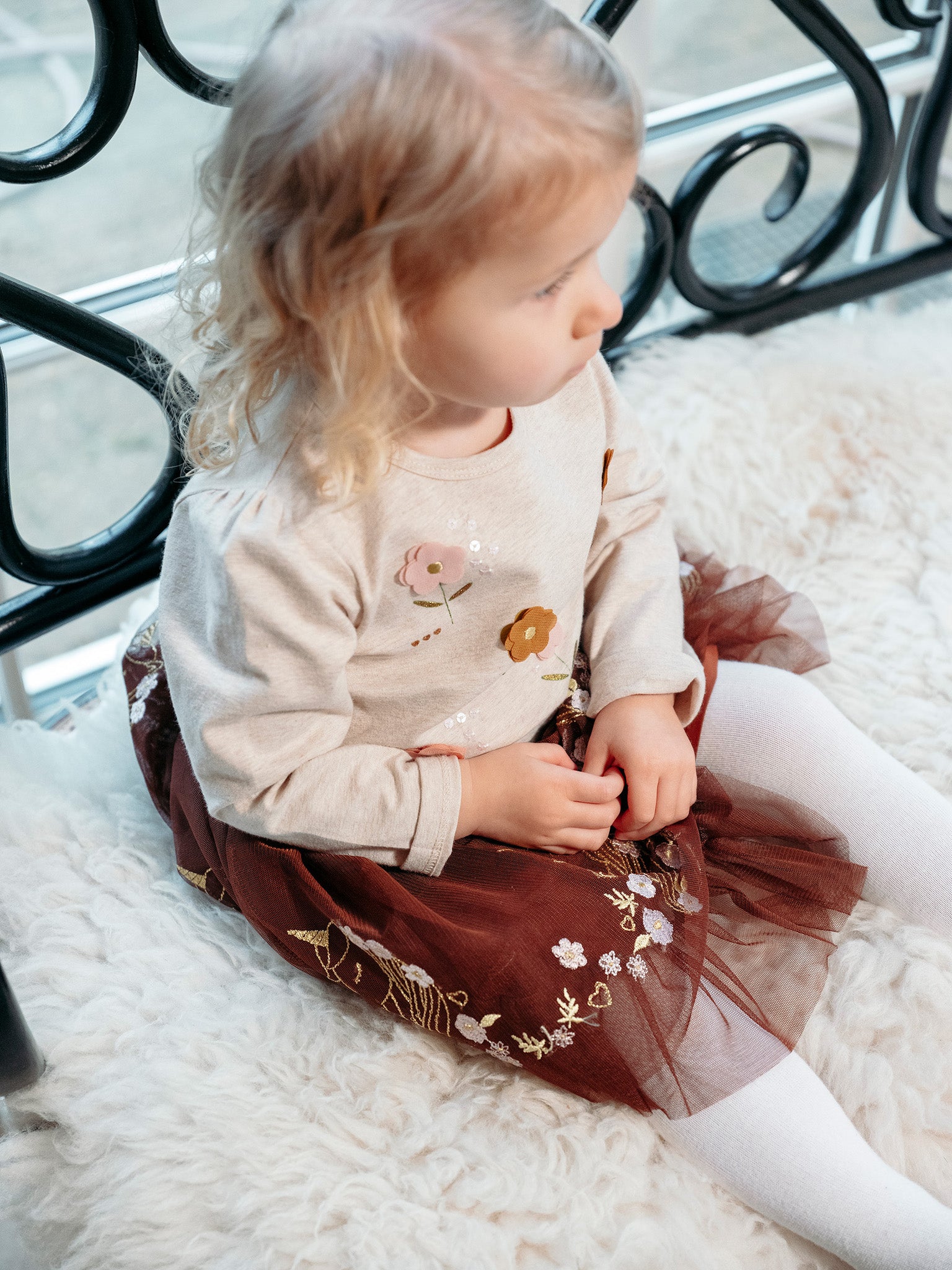 Mooi tule rokje met goudkleurig borduursel