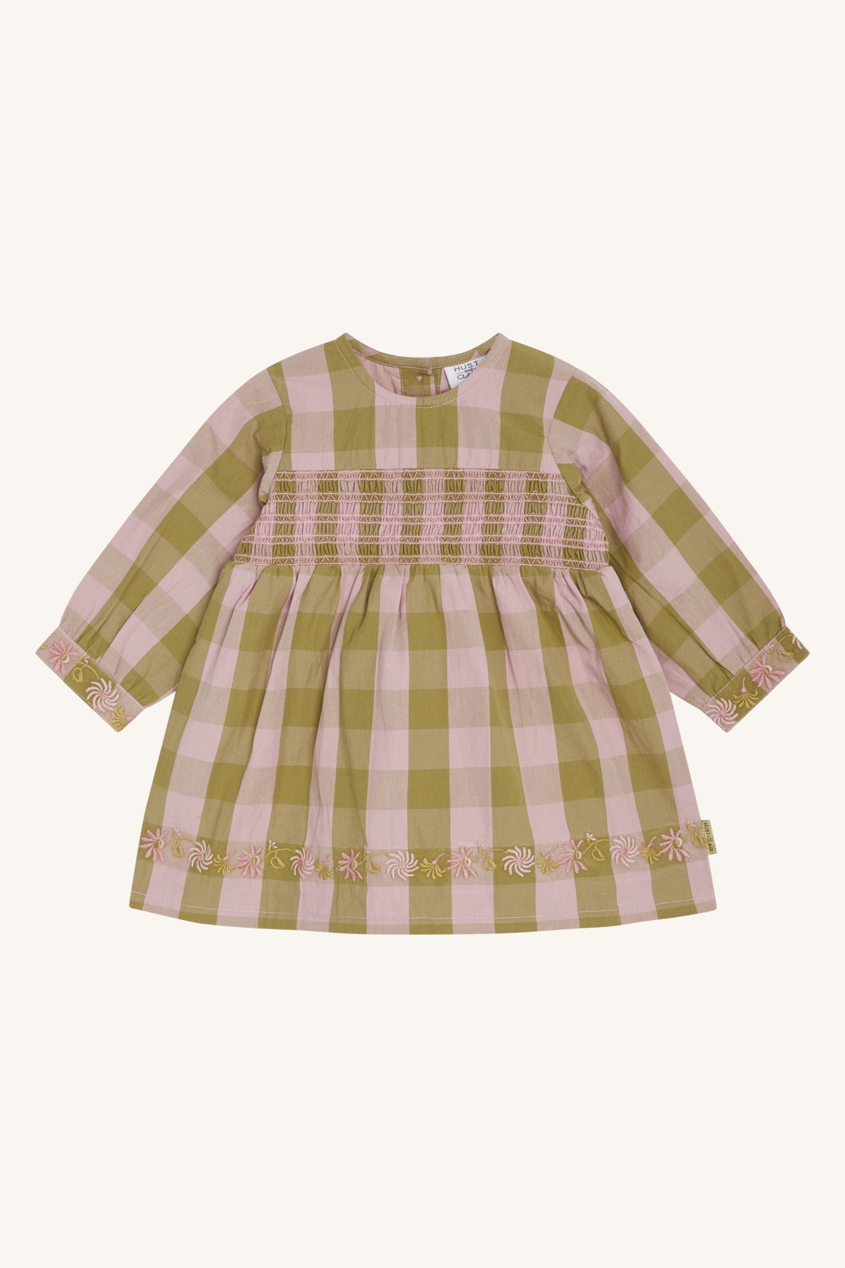 Mooie jurk met smockborduurwerk