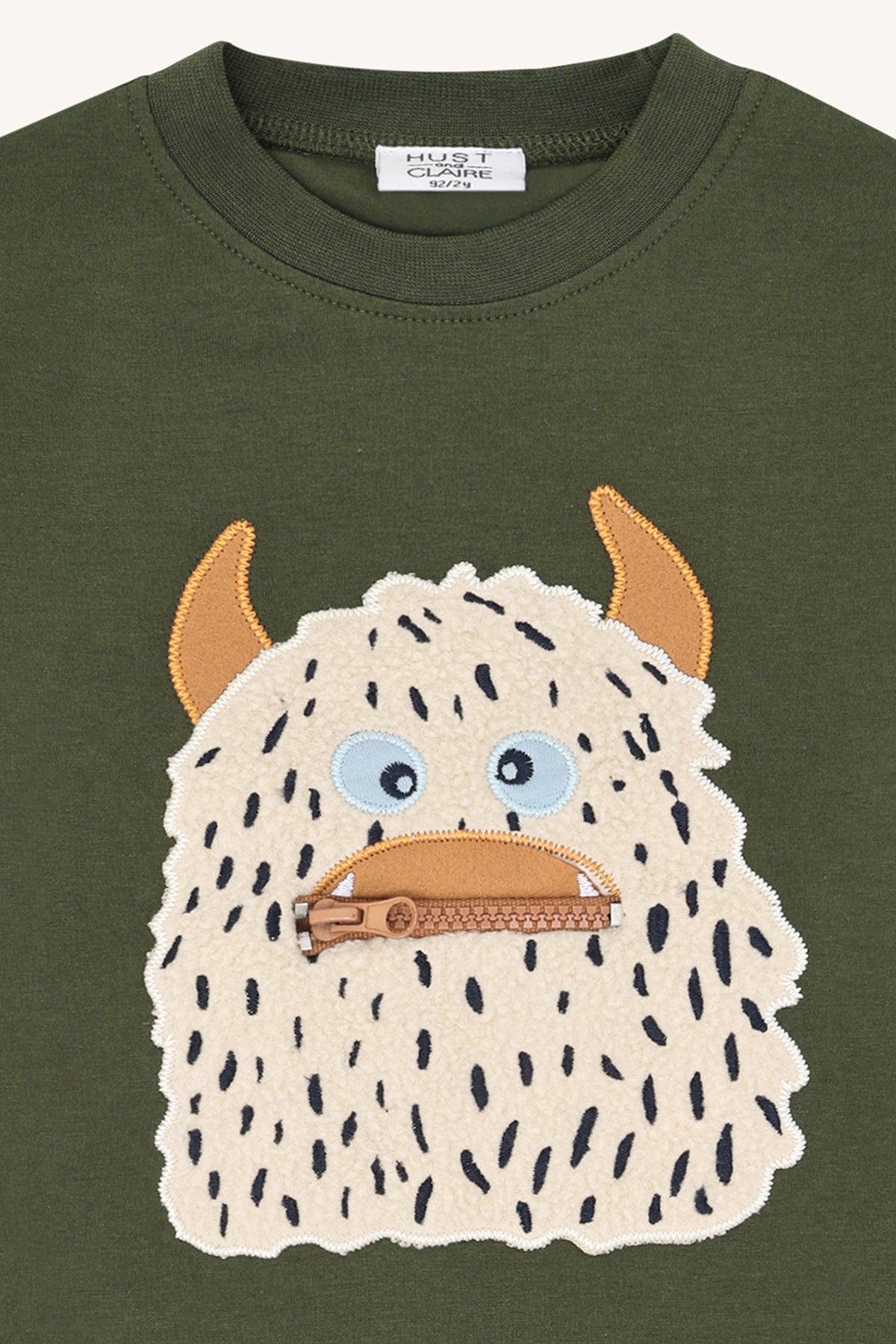 🧢 Donkergroene sweater met monster – Hust & Claire