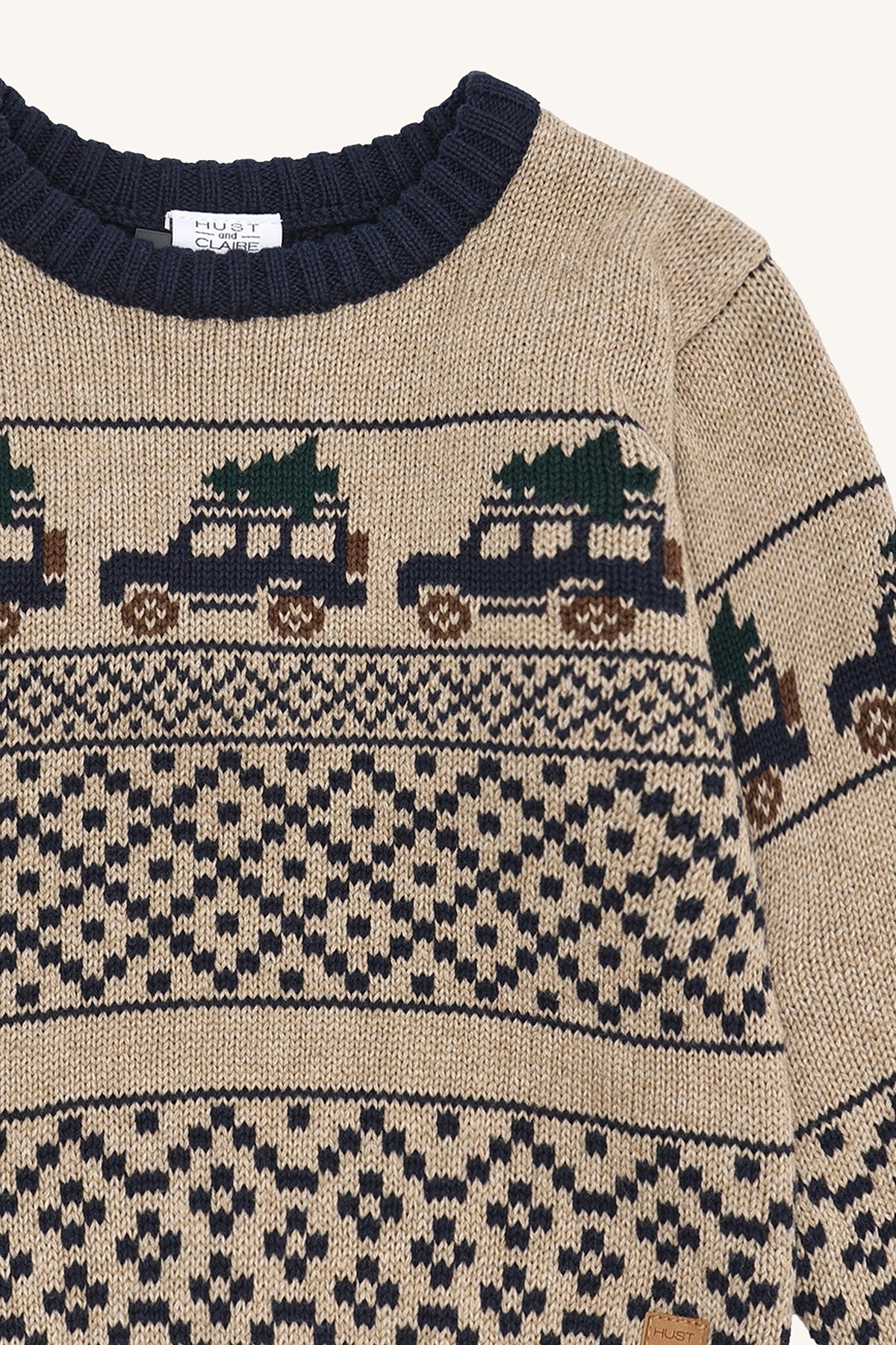 🎄 Hust & Claire – Gebreide Trui met Auto Motief 🚗✨