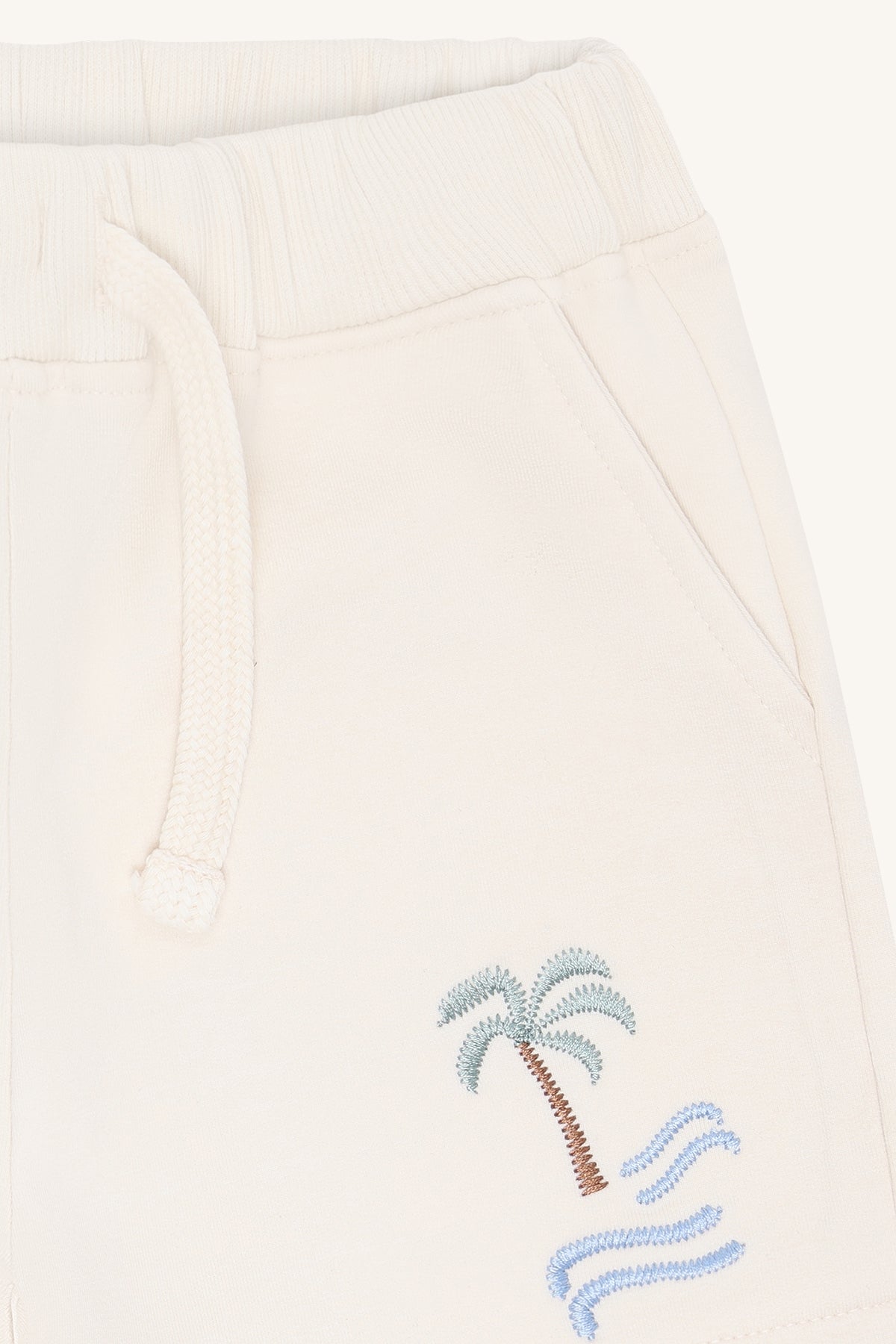 🌴 Sunny Beach Short – Zacht Beige | Hust & Claire