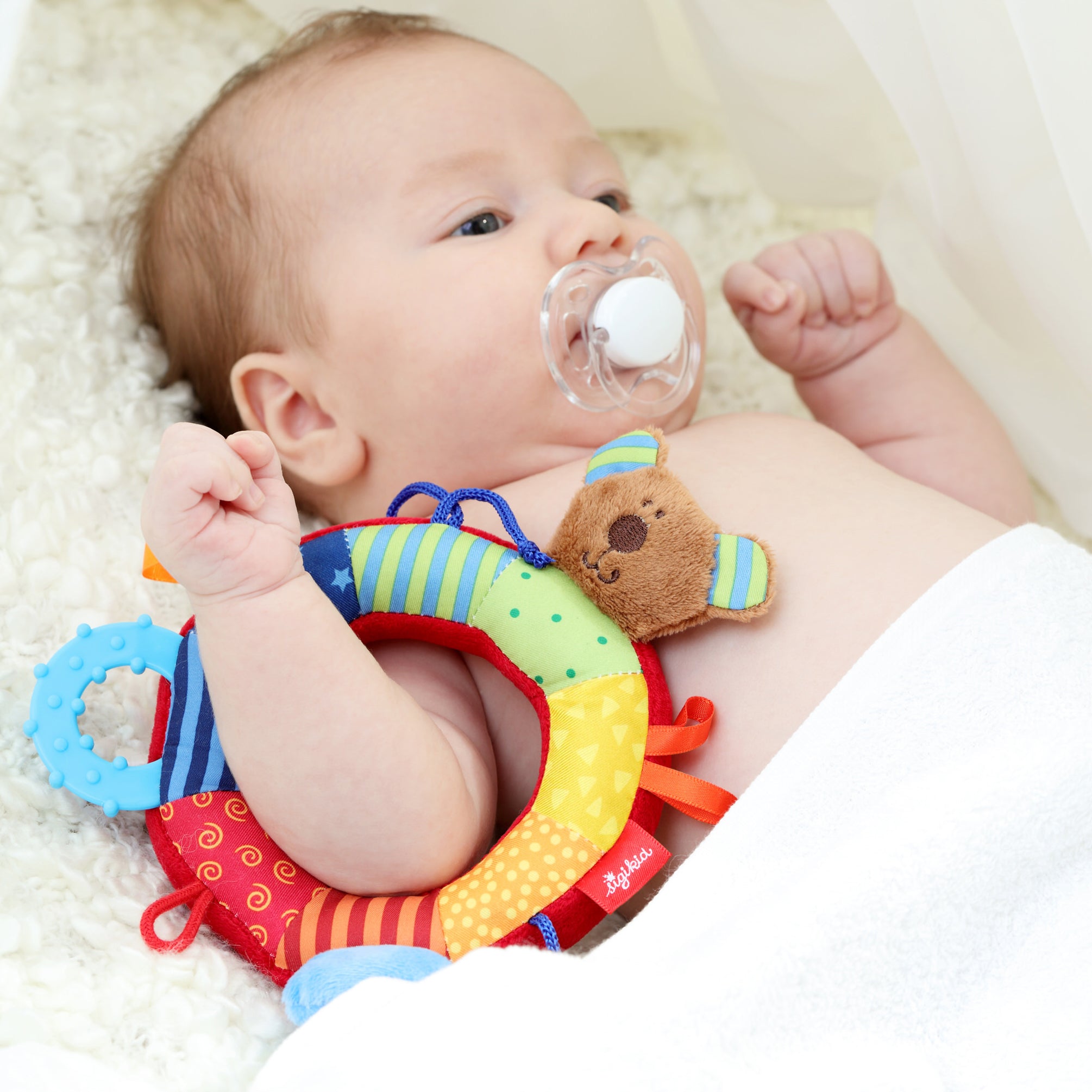 💖 Sigikid Activiteitenring Beer – Spelen, ontdekken en grijpen
