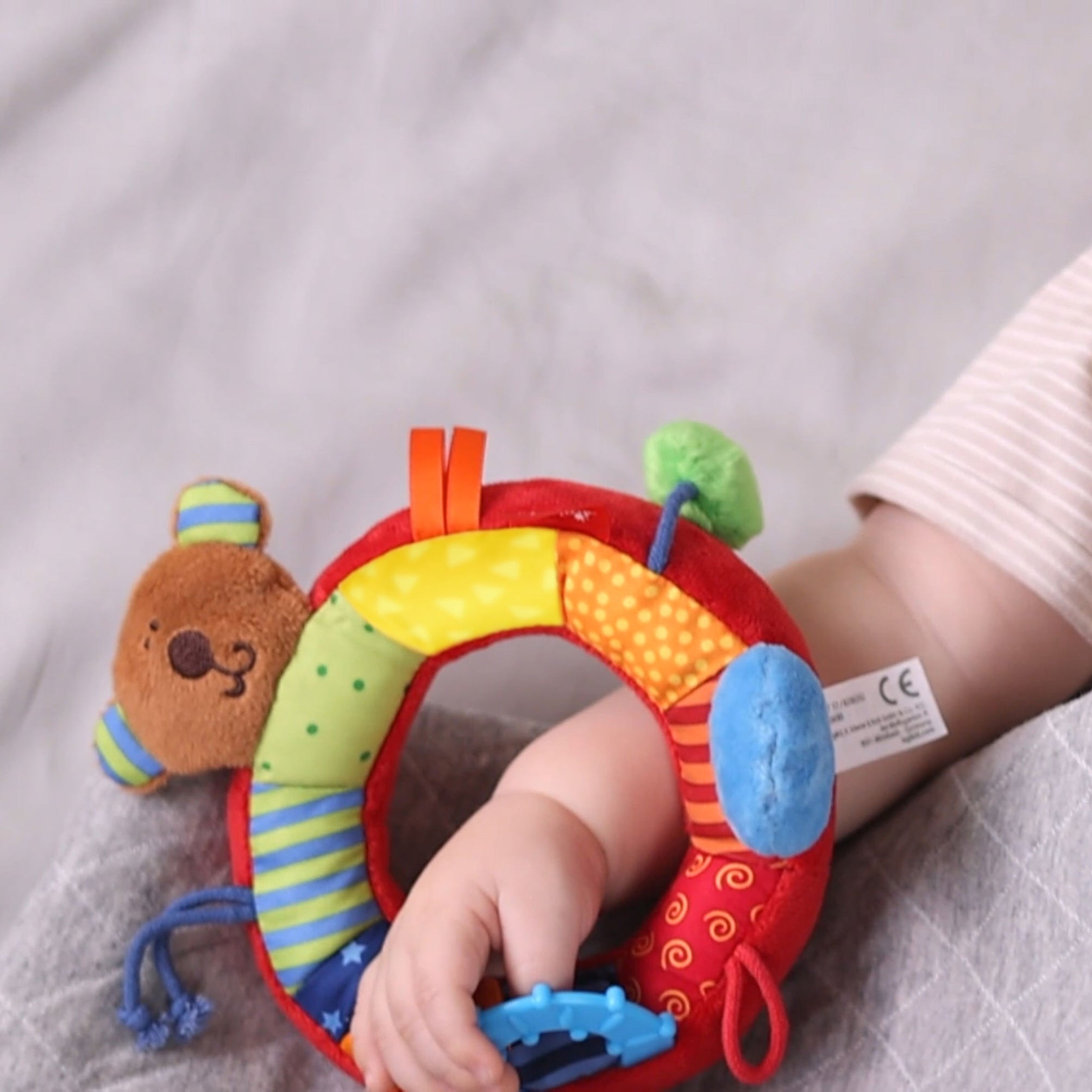💖 Sigikid Activiteitenring Beer – Spelen, ontdekken en grijpen