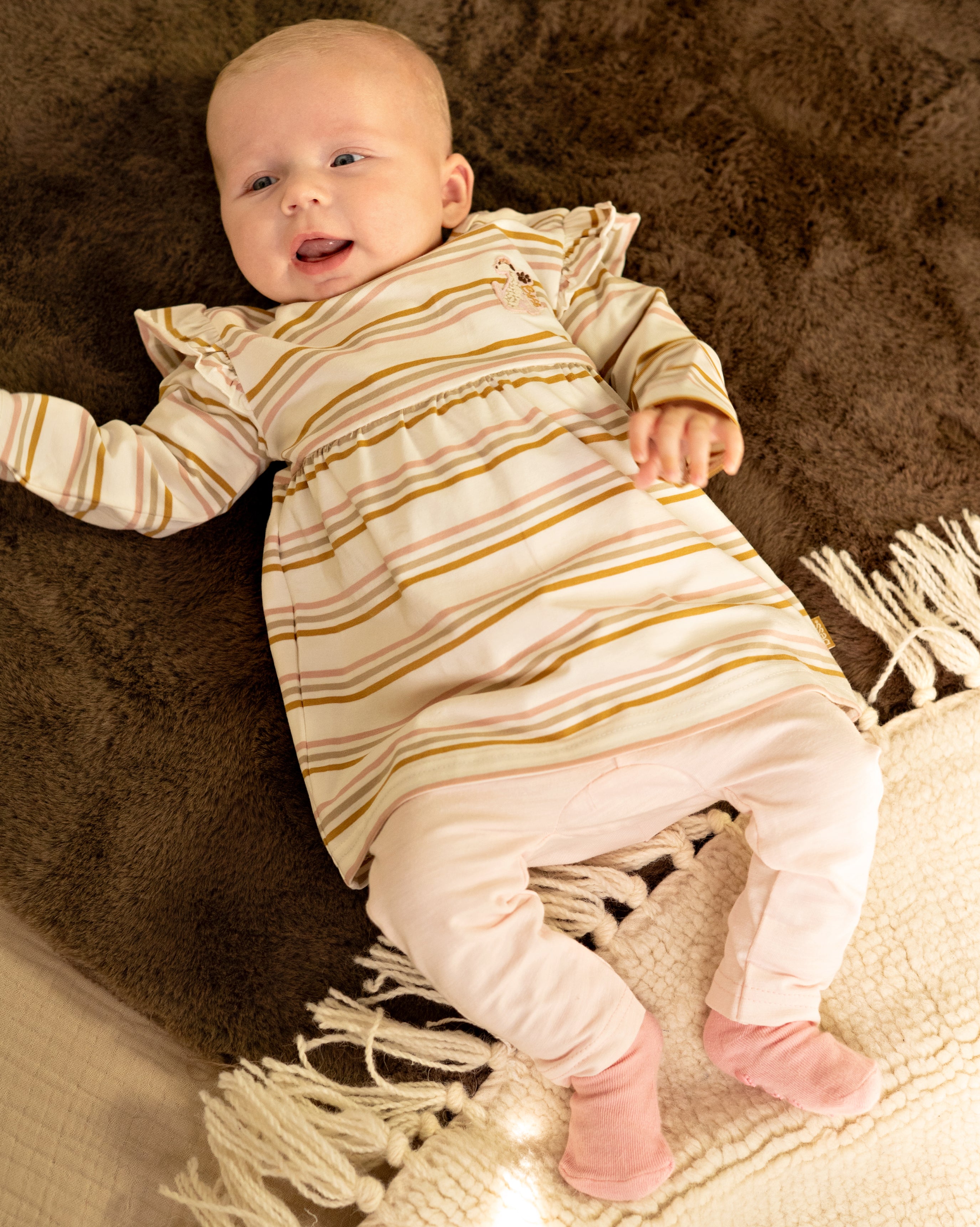🌸 BESS Babyjurkje met Strepen & Girafje – Ecru, roze & okergeel