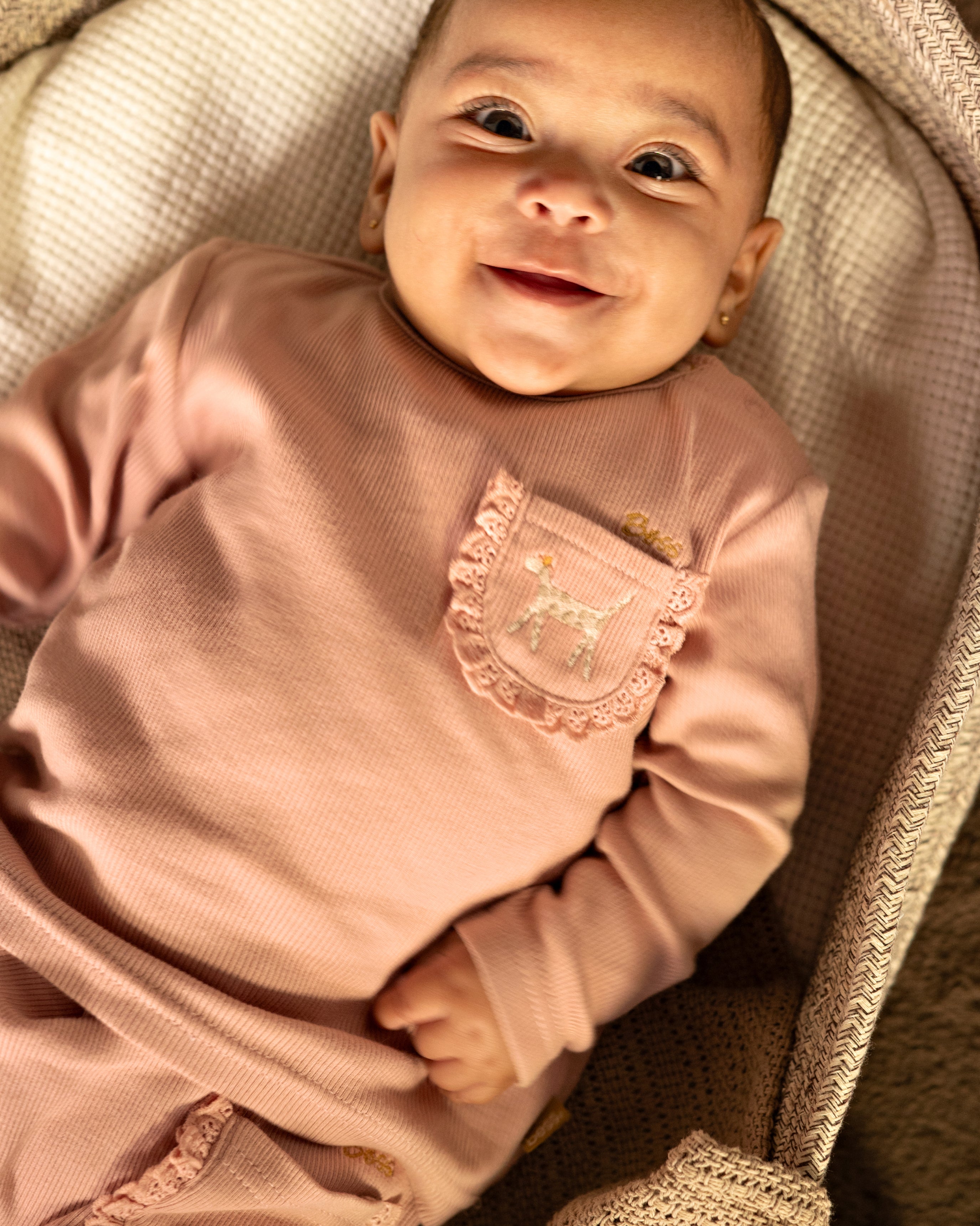 🌸 BESS Rib Longsleeve – Zachtroze met lief girafzakje