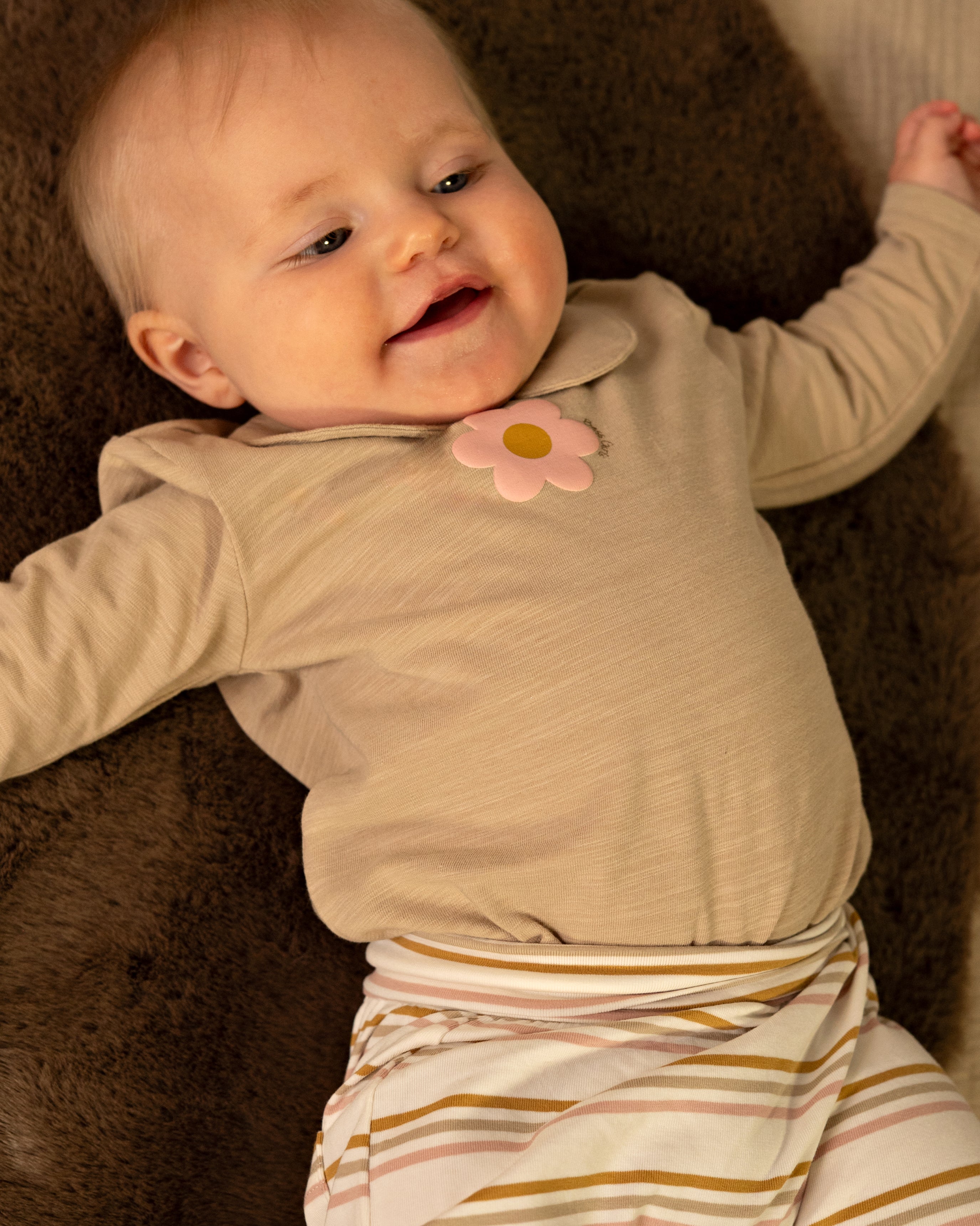 🌸 BESS Baby Body Soft Sand – Bloemetje & Peter Pan-kraagje