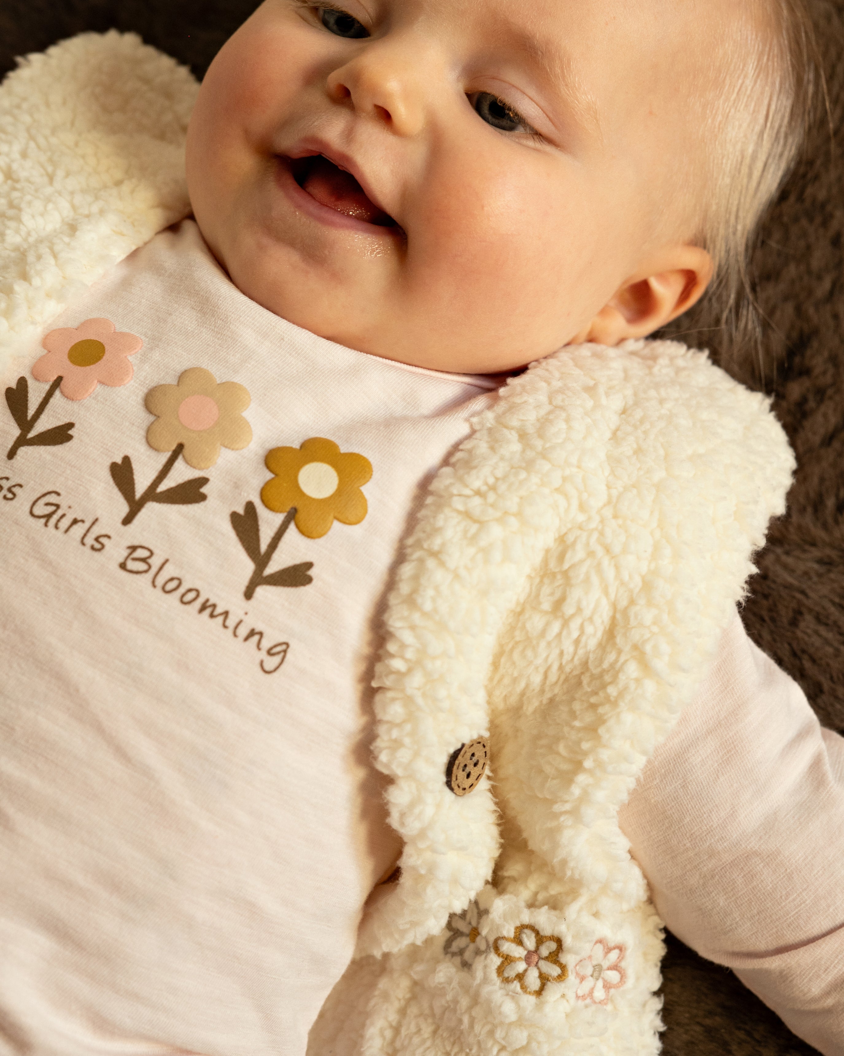 🌼 BESS Baby Teddy Gilet Blooming – Ecru met Bloemetjes