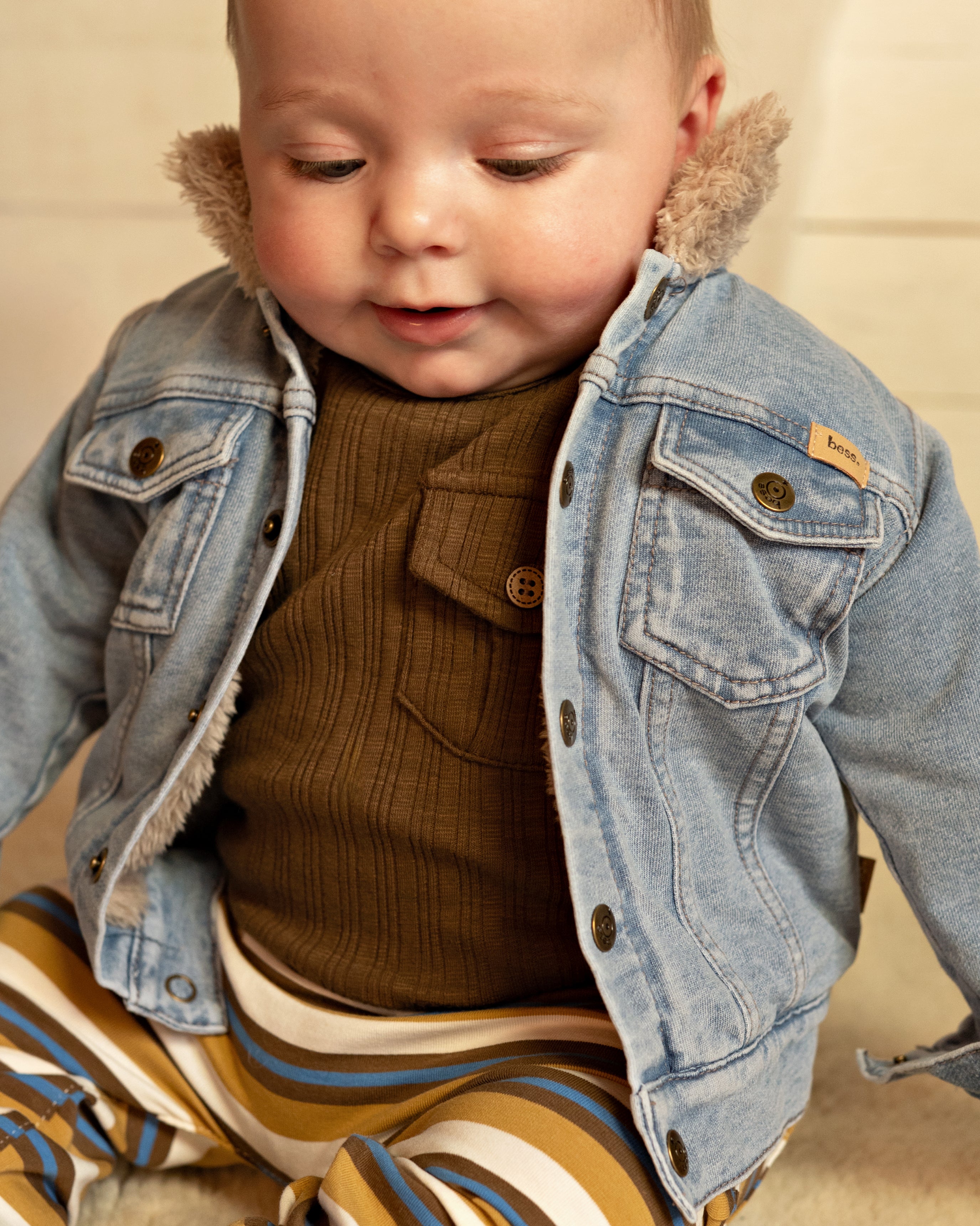 💙 BESS Baby Denimlook Jasje met Teddy Kraag – Lichtblauw