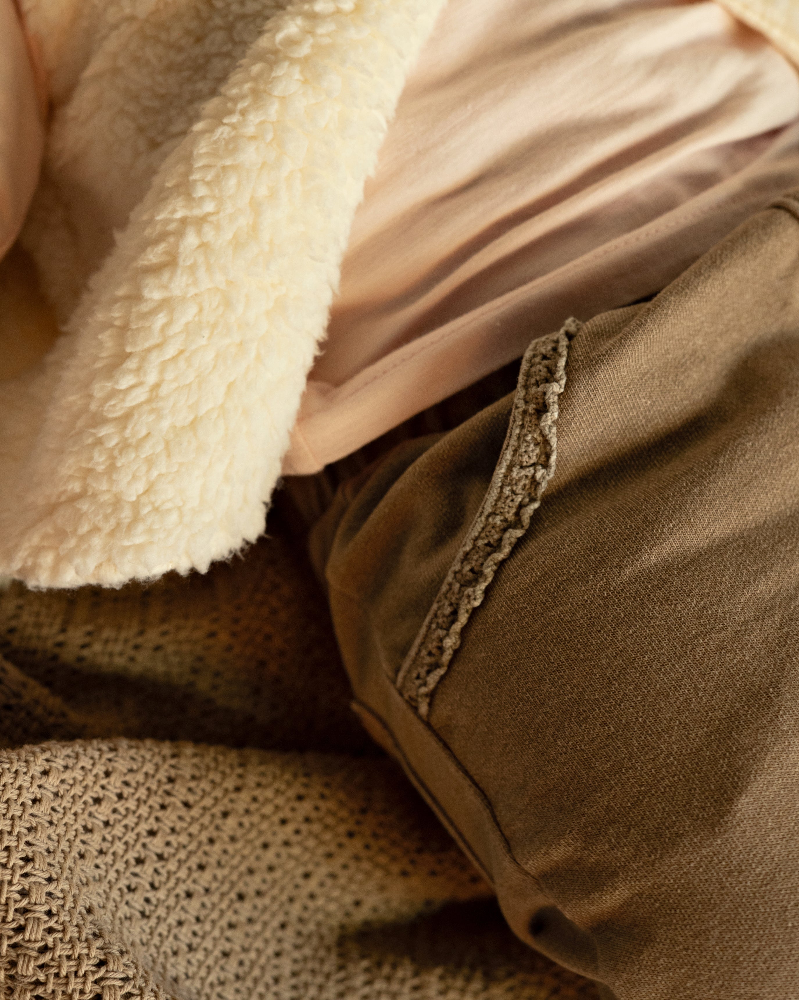 🌸 BESS Meisjesbroek Taupe – Little Flower