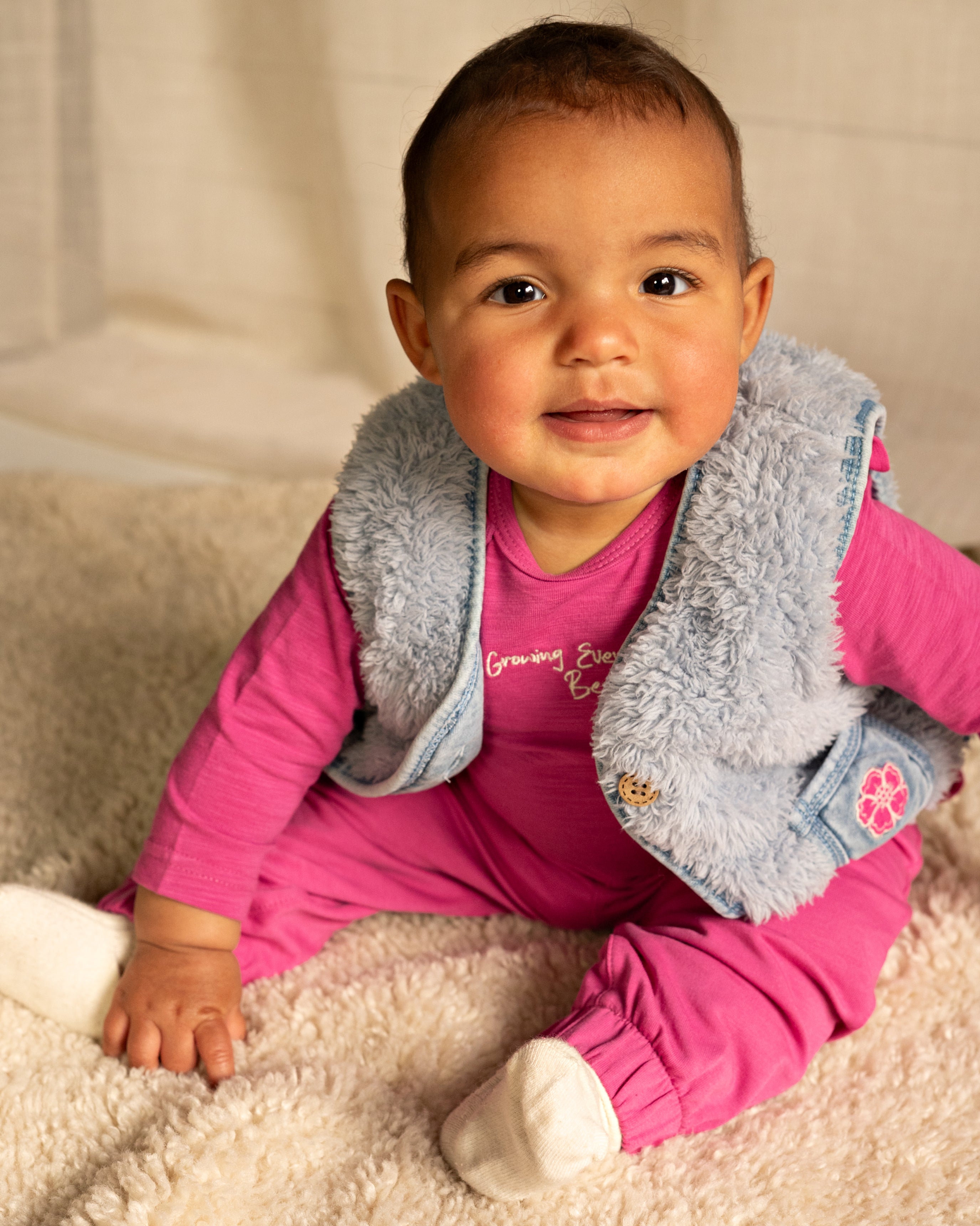 BESS fluffy babygilet Alice – Soft Blue