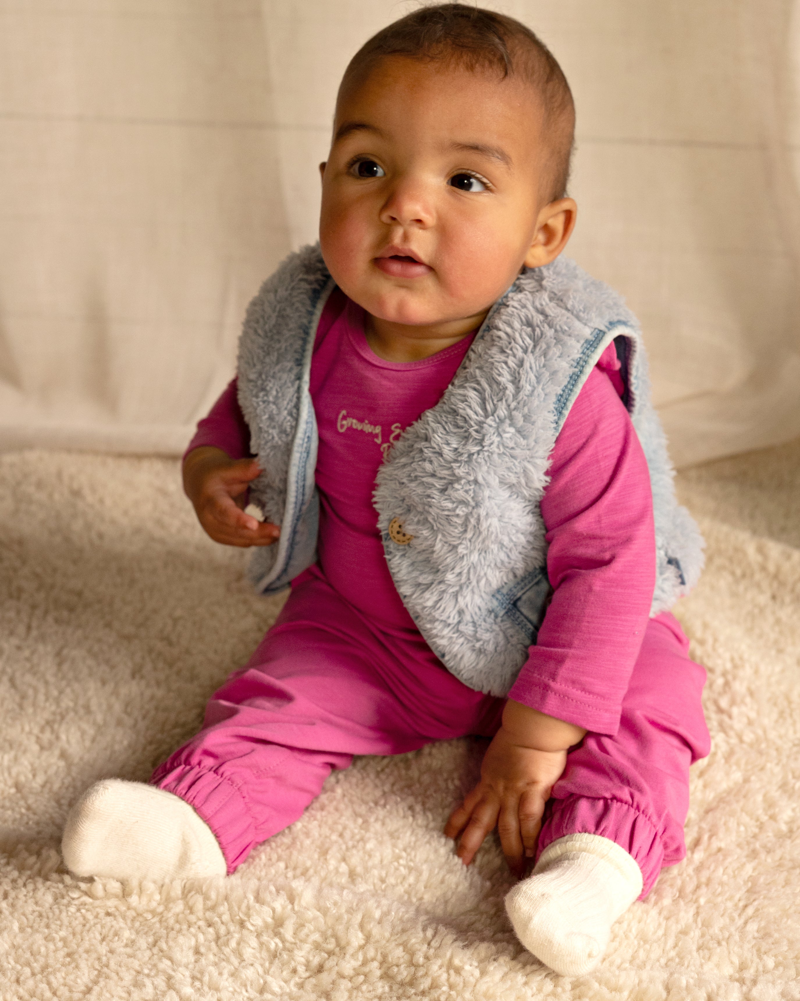 BESS fluffy babygilet Alice – Soft Blue