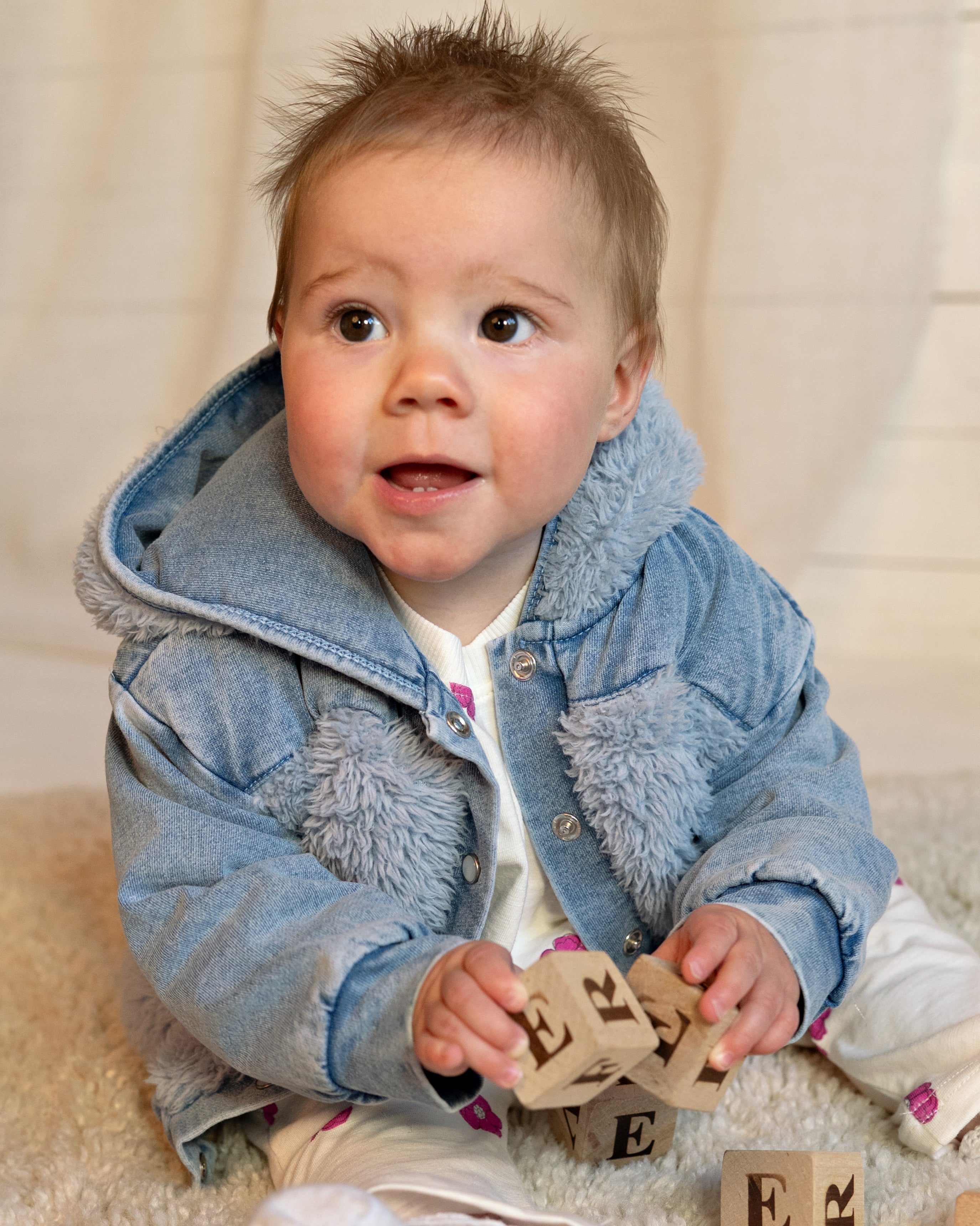 BESS fluffy babyjasje Alina – Soft Blue