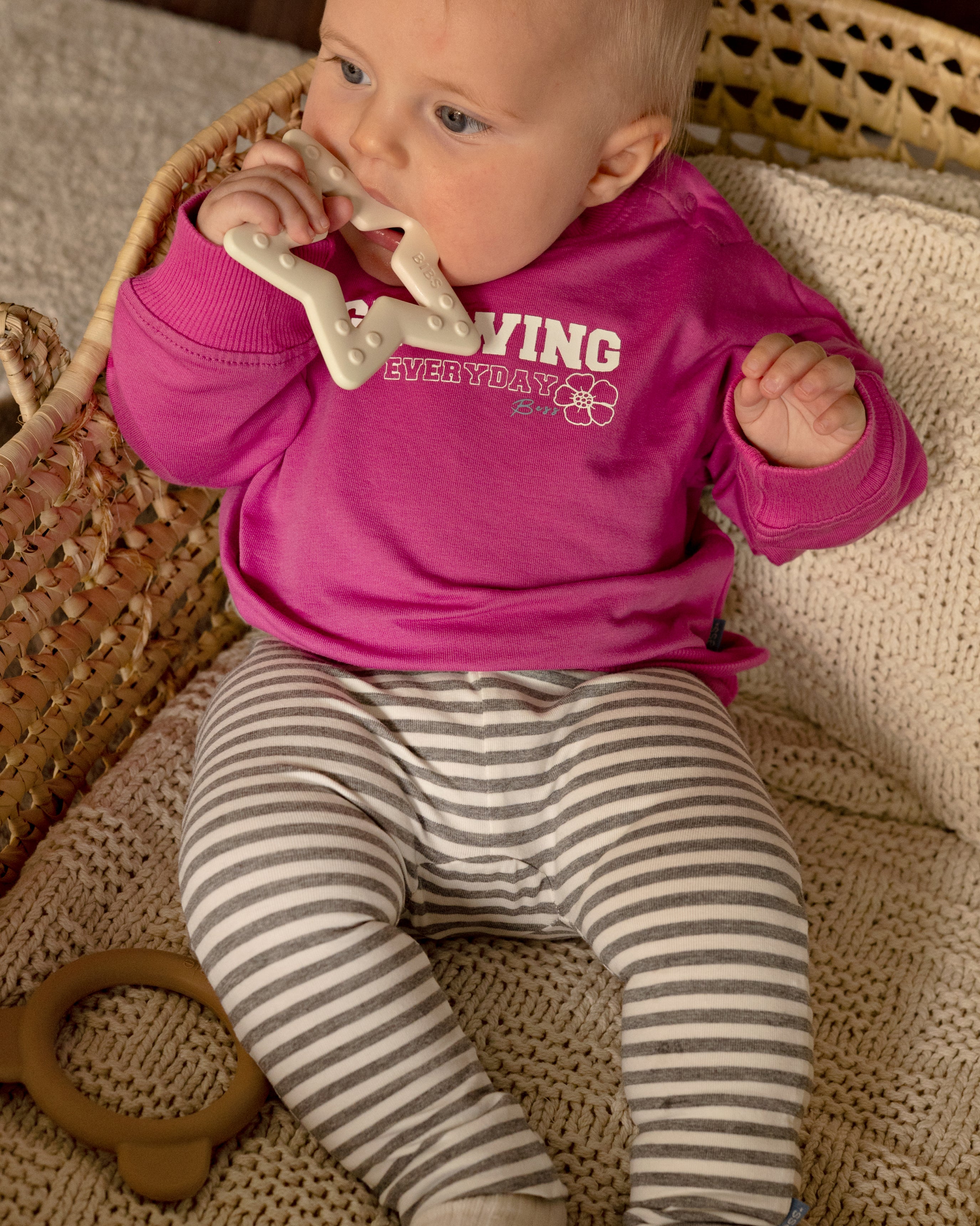 🌸 BESS sweater Anita – Fuchsia Growing Everyday