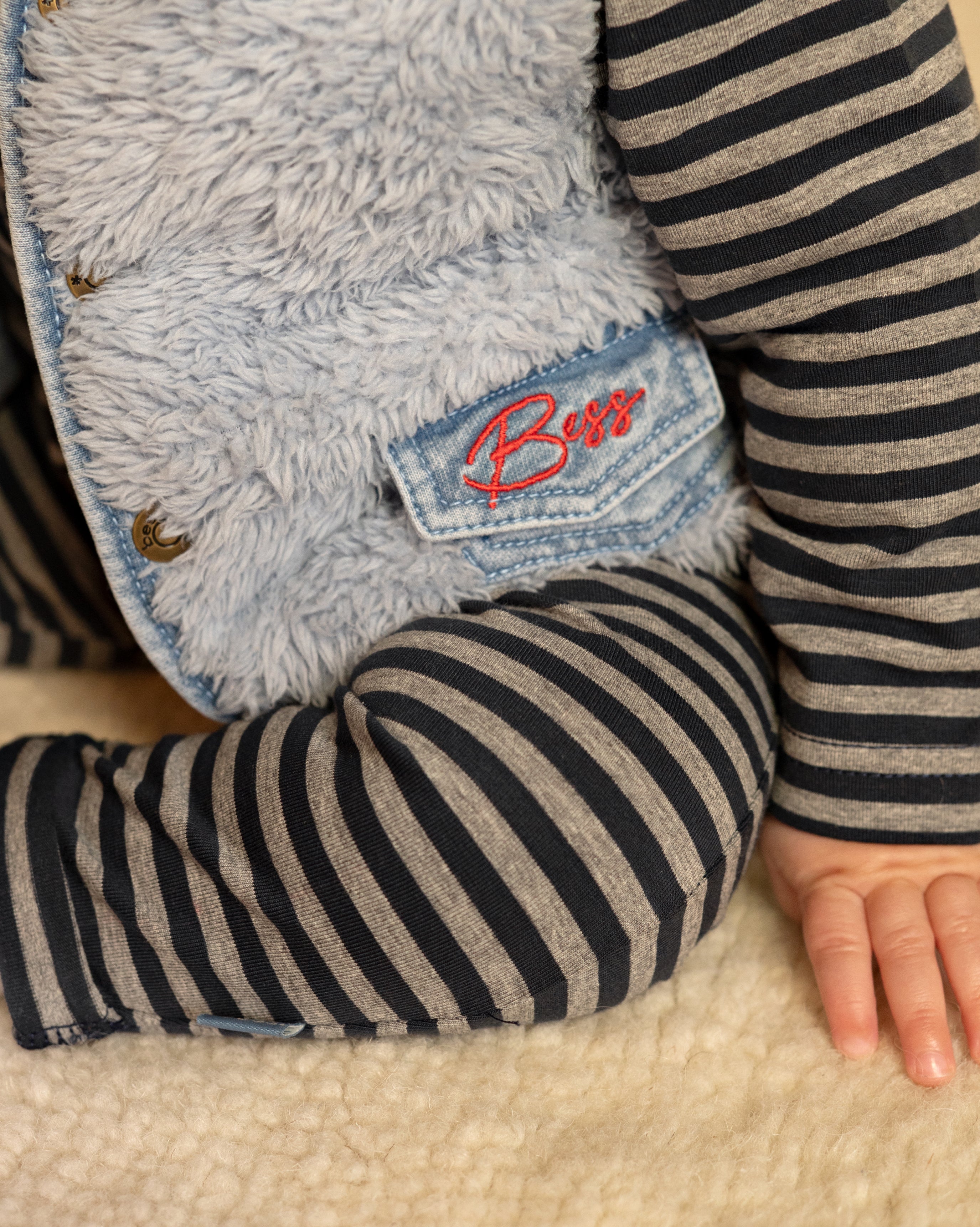 💙 BESS teddy gilet Arnold – Lichtblauw met denimdetails