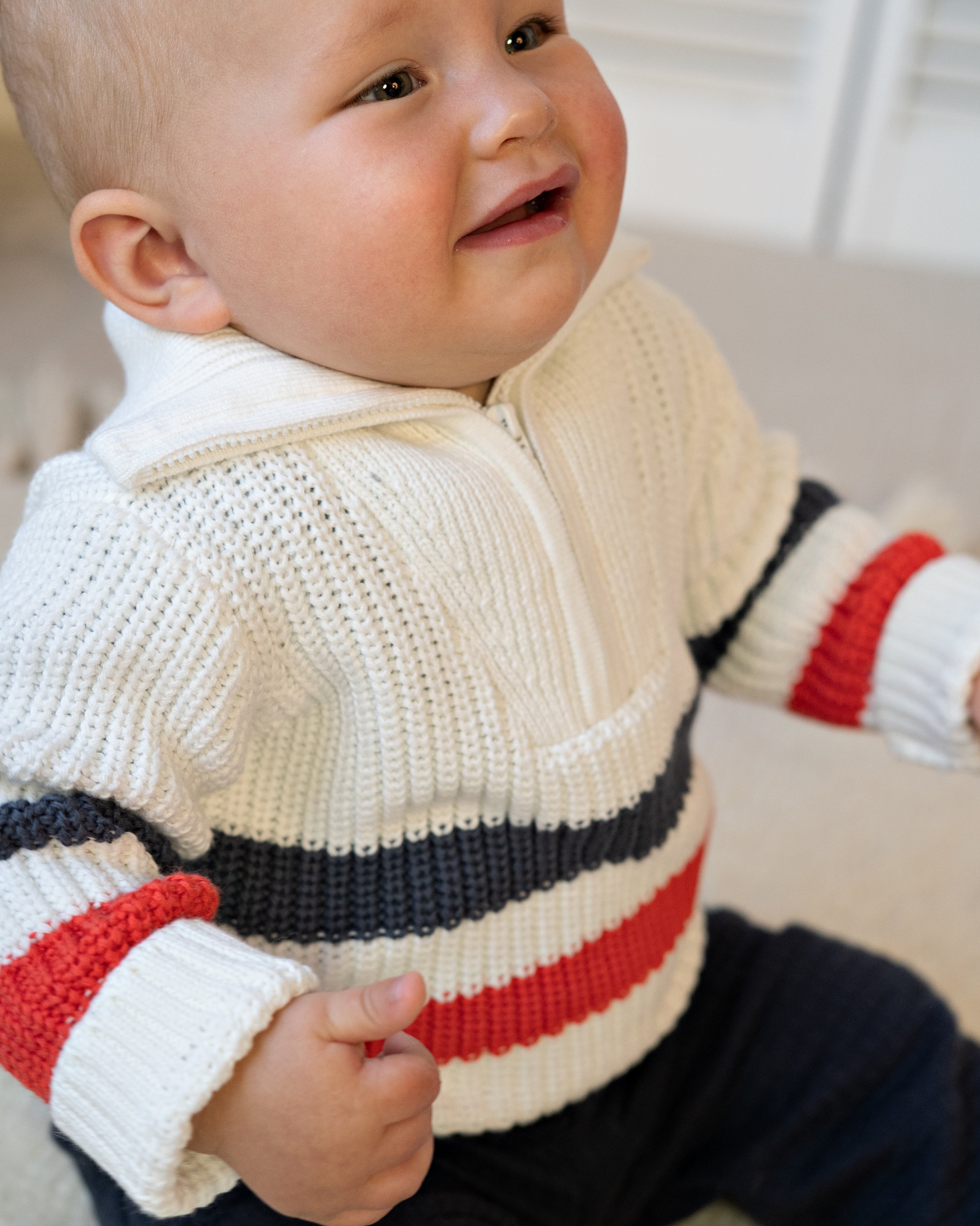 🤍 BESS gebreide trui Art – Offwhite met sportieve strepen