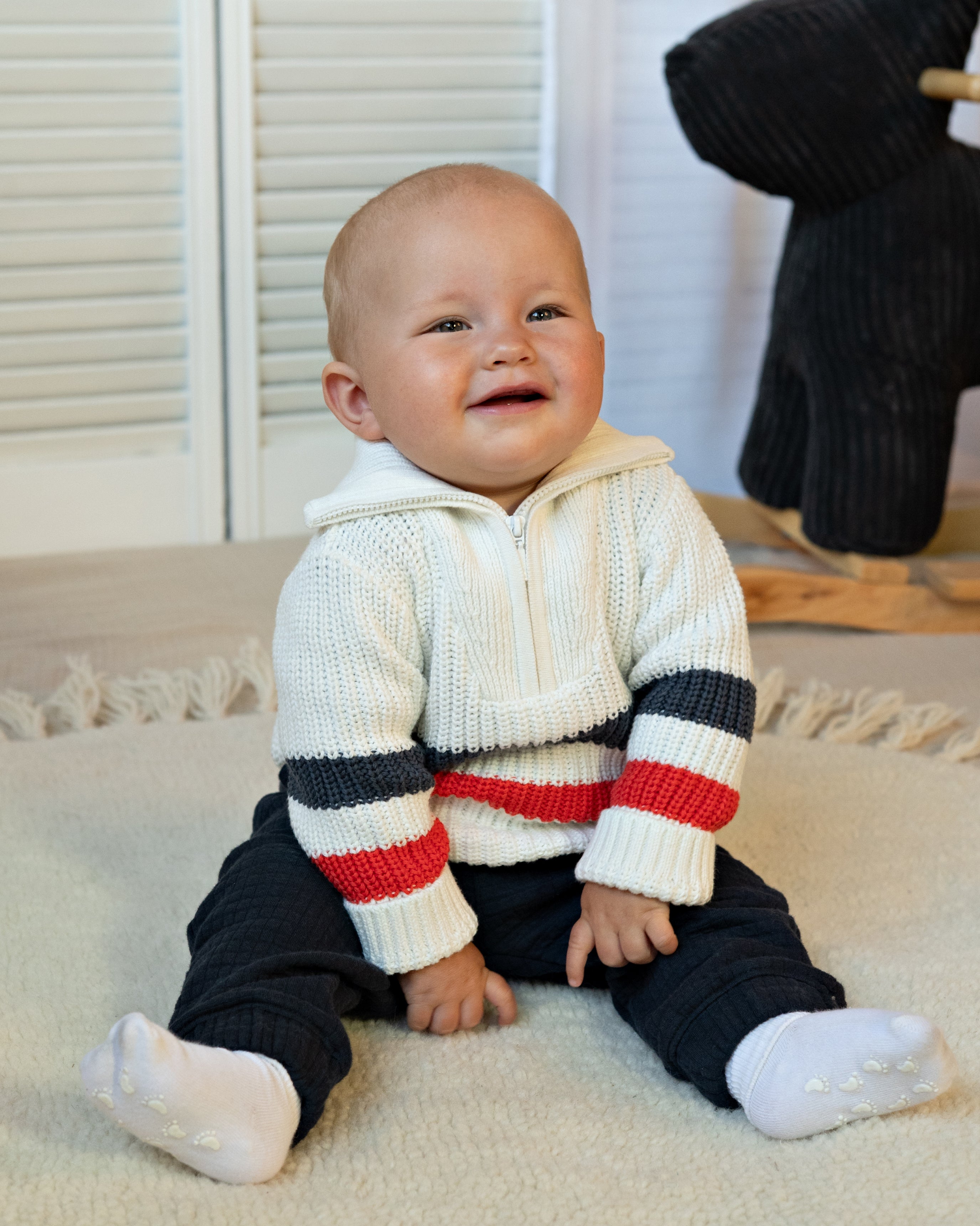 🤍 BESS gebreide trui Art – Offwhite met sportieve strepen
