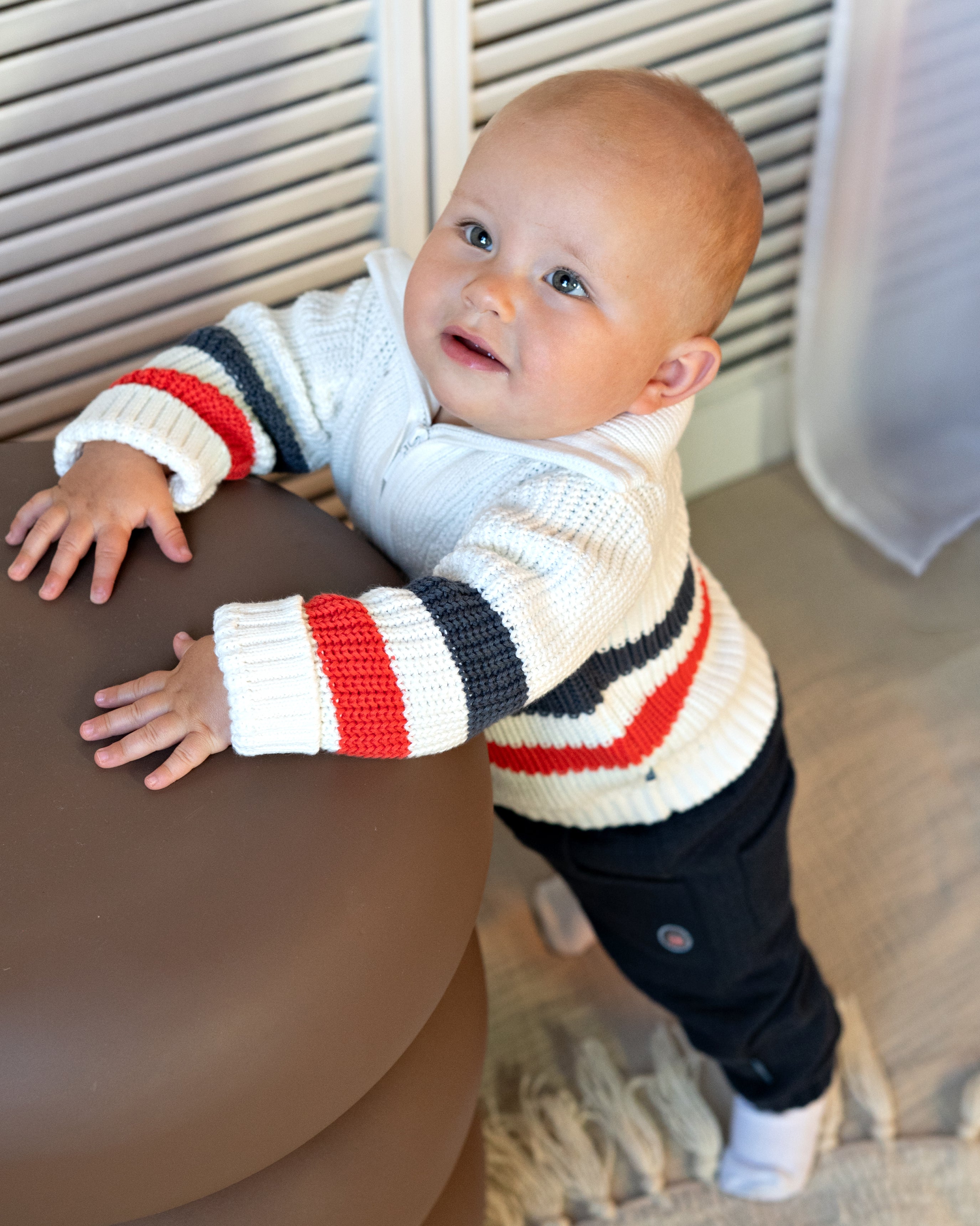 🤍 BESS gebreide trui Art – Offwhite met sportieve strepen