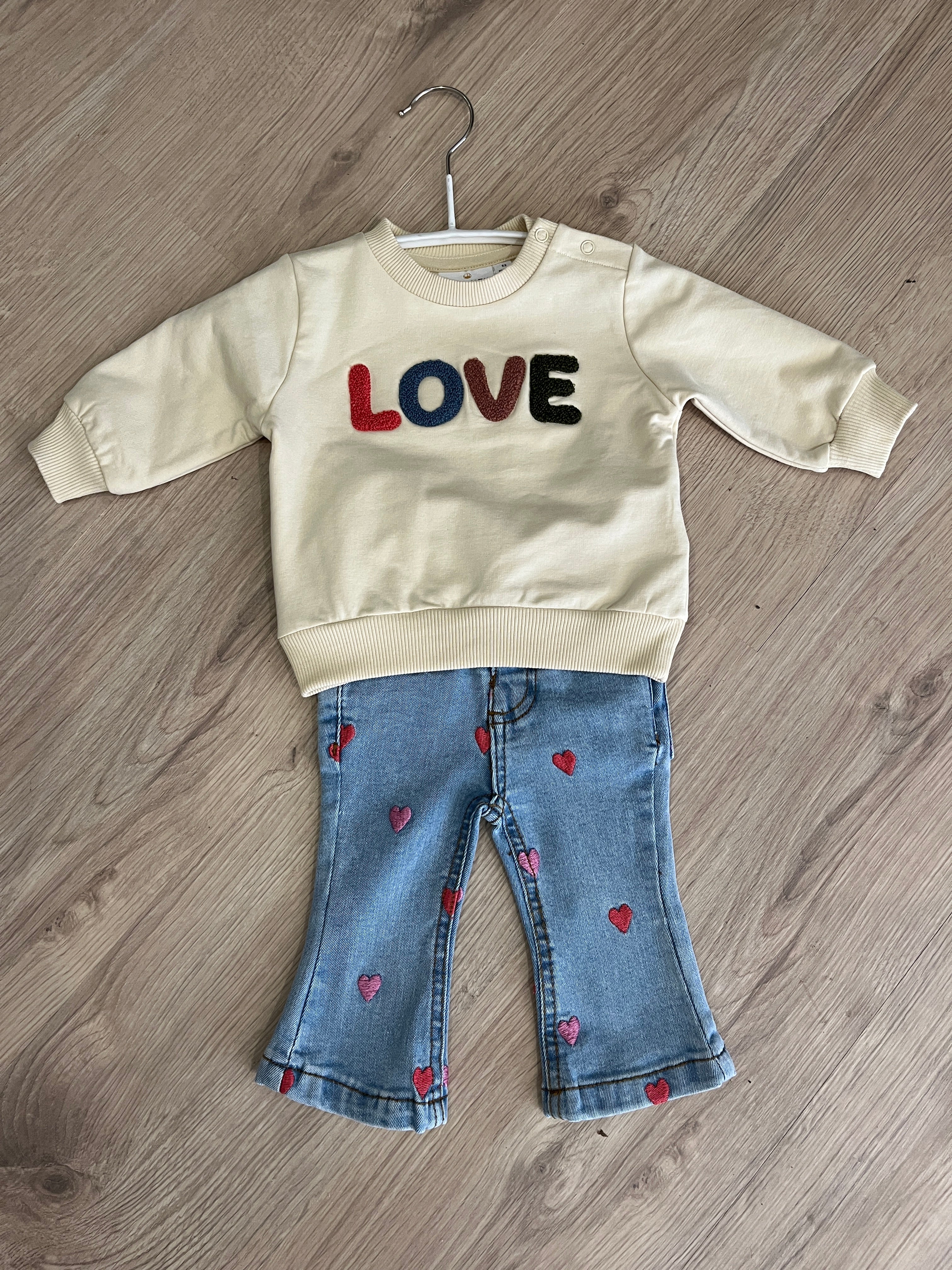 Schattige lichtblauwe jeans met hartjes