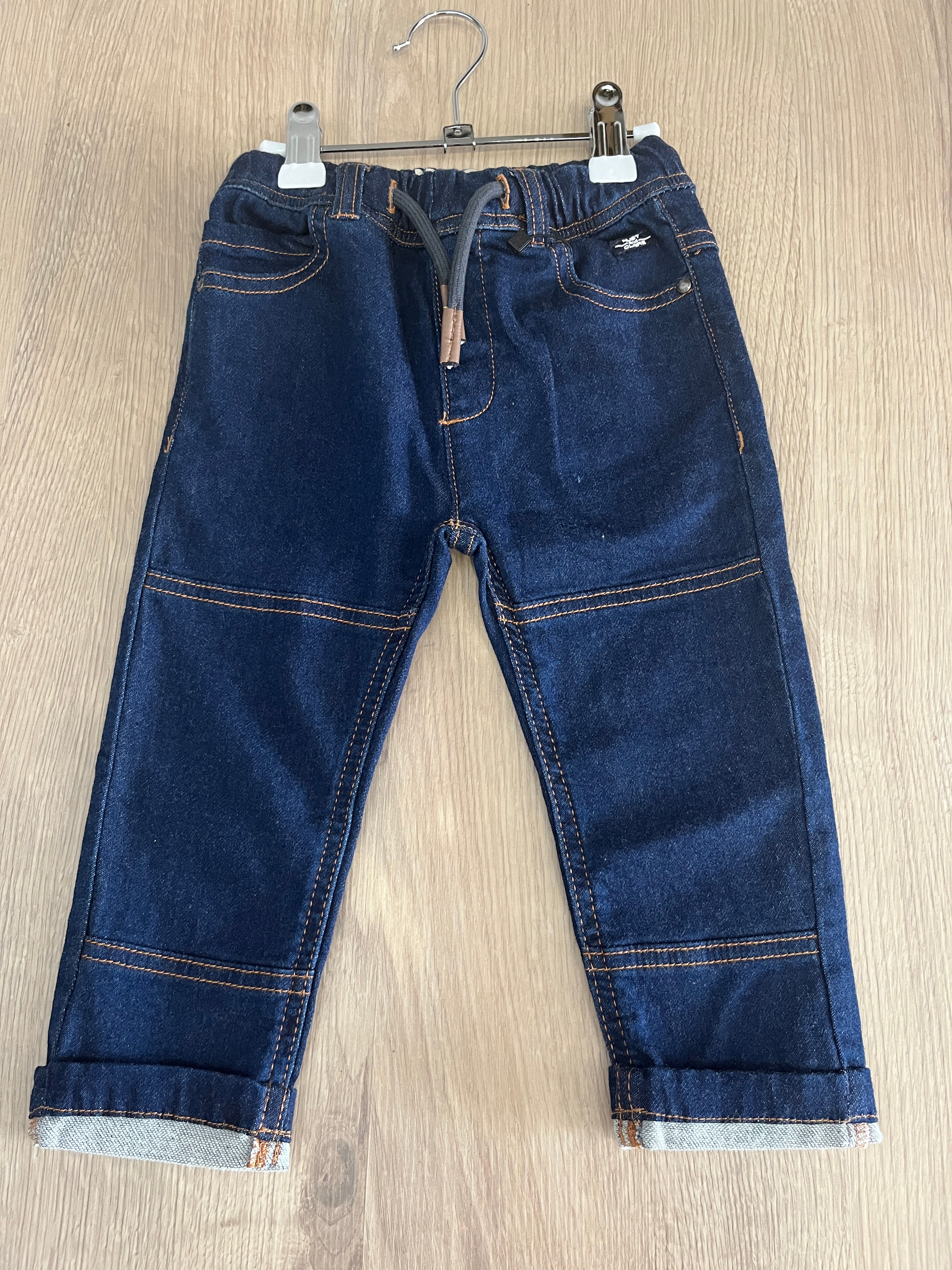 Jeansbroek met oranje details