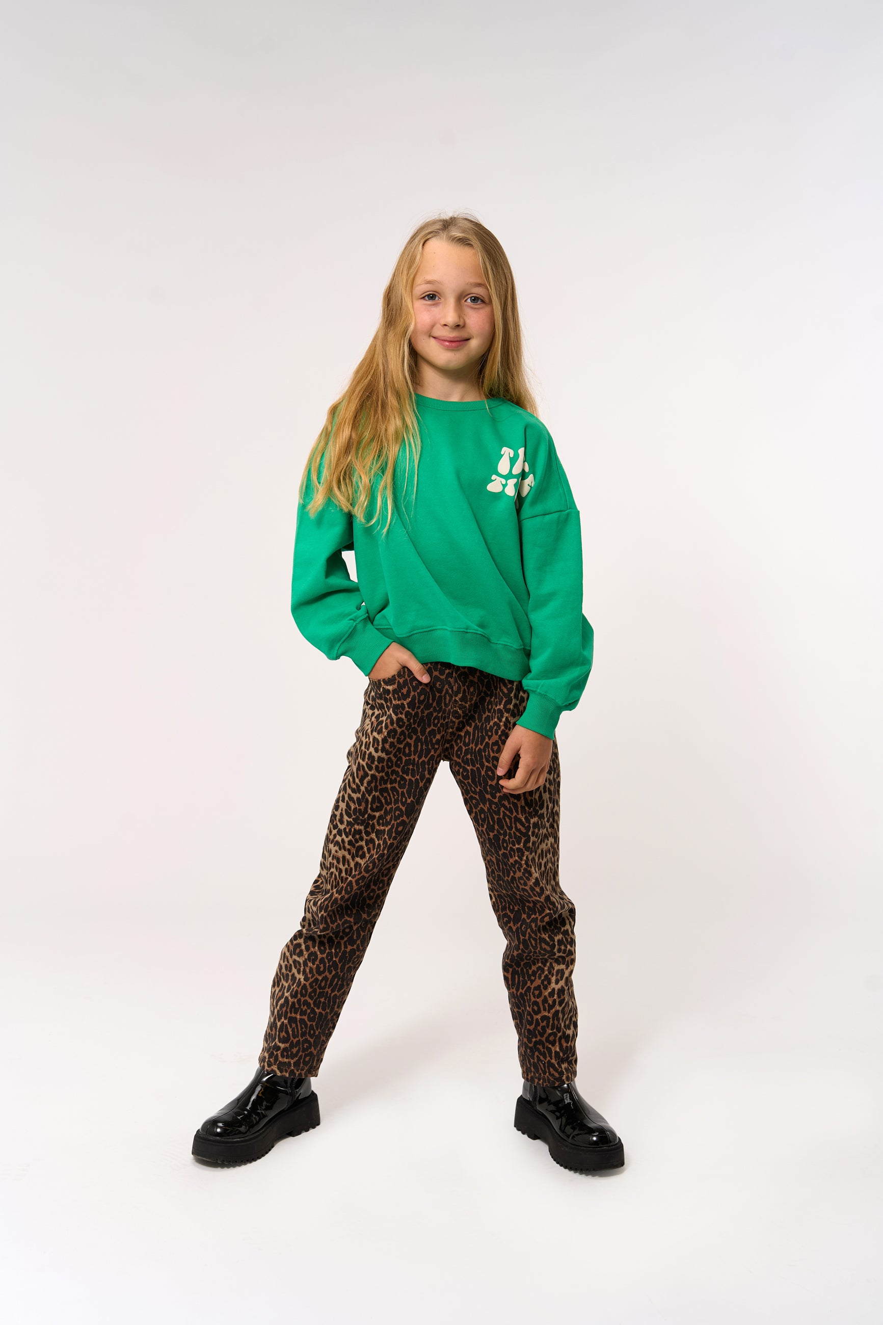 🌿 TNPhyliss Oversized Sweatshirt – Simply Green