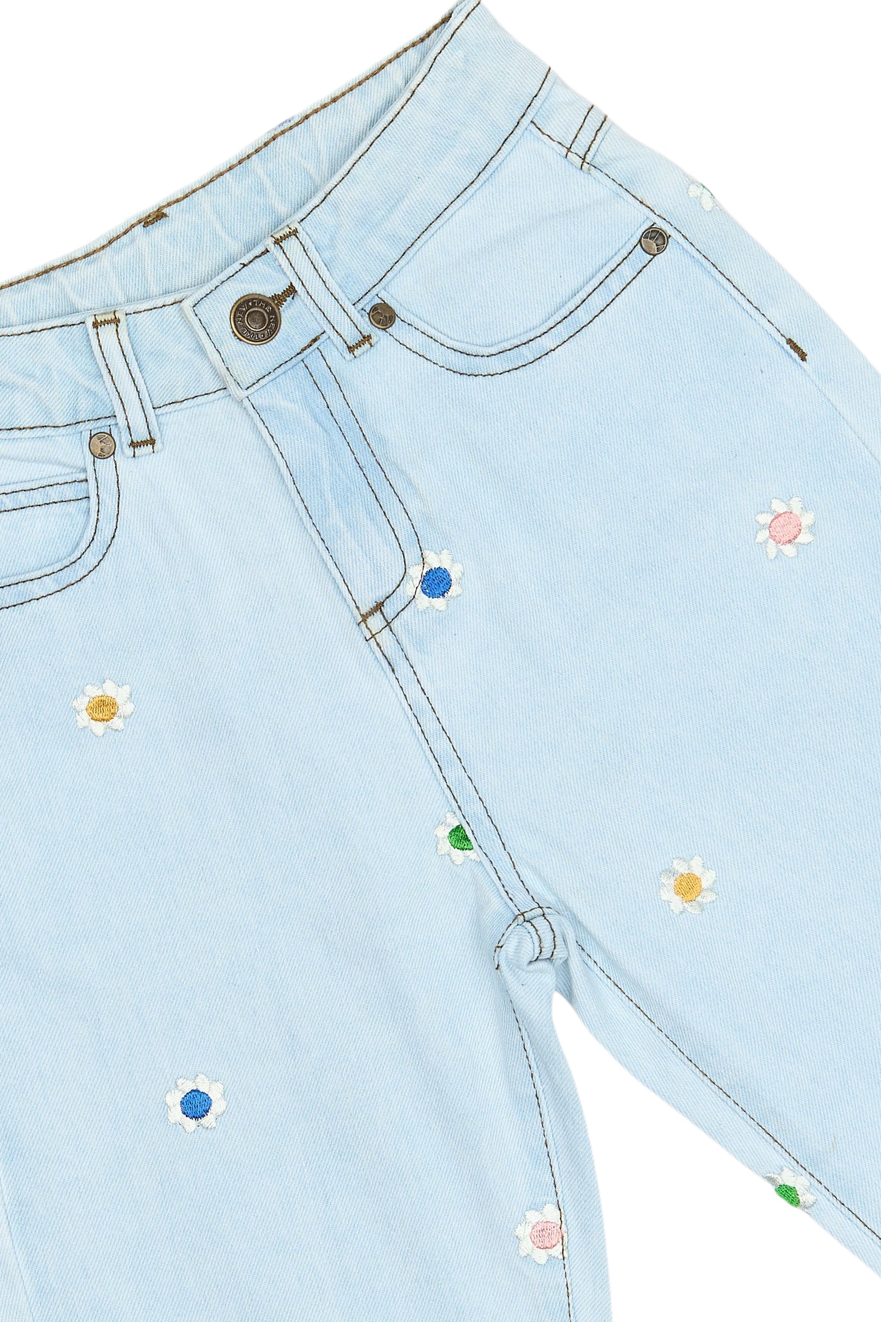 👖 TNPorscha Mom Fit Jeans – Light Blue Denim met Bloemenborduursel