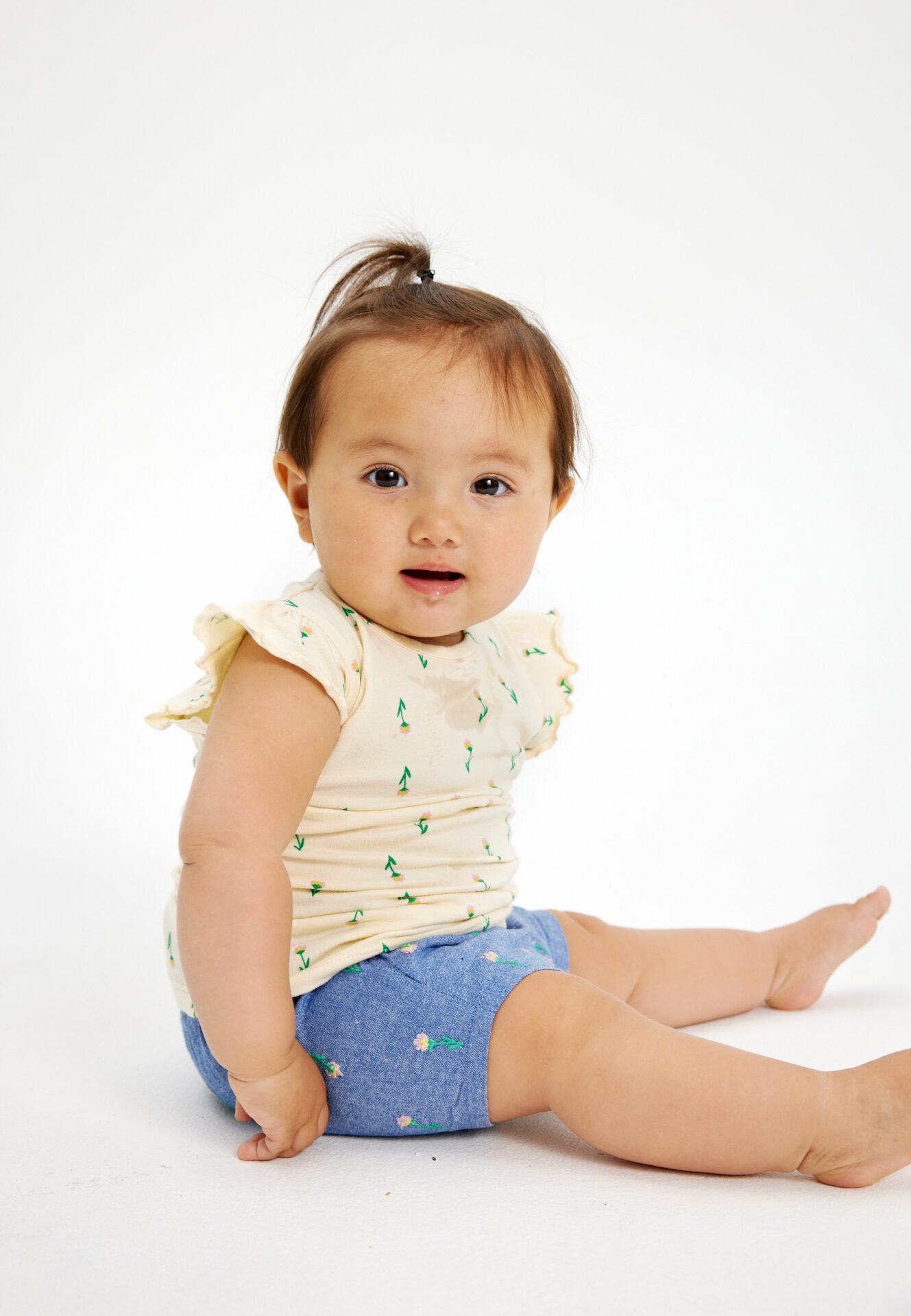 Short met geborduurde details