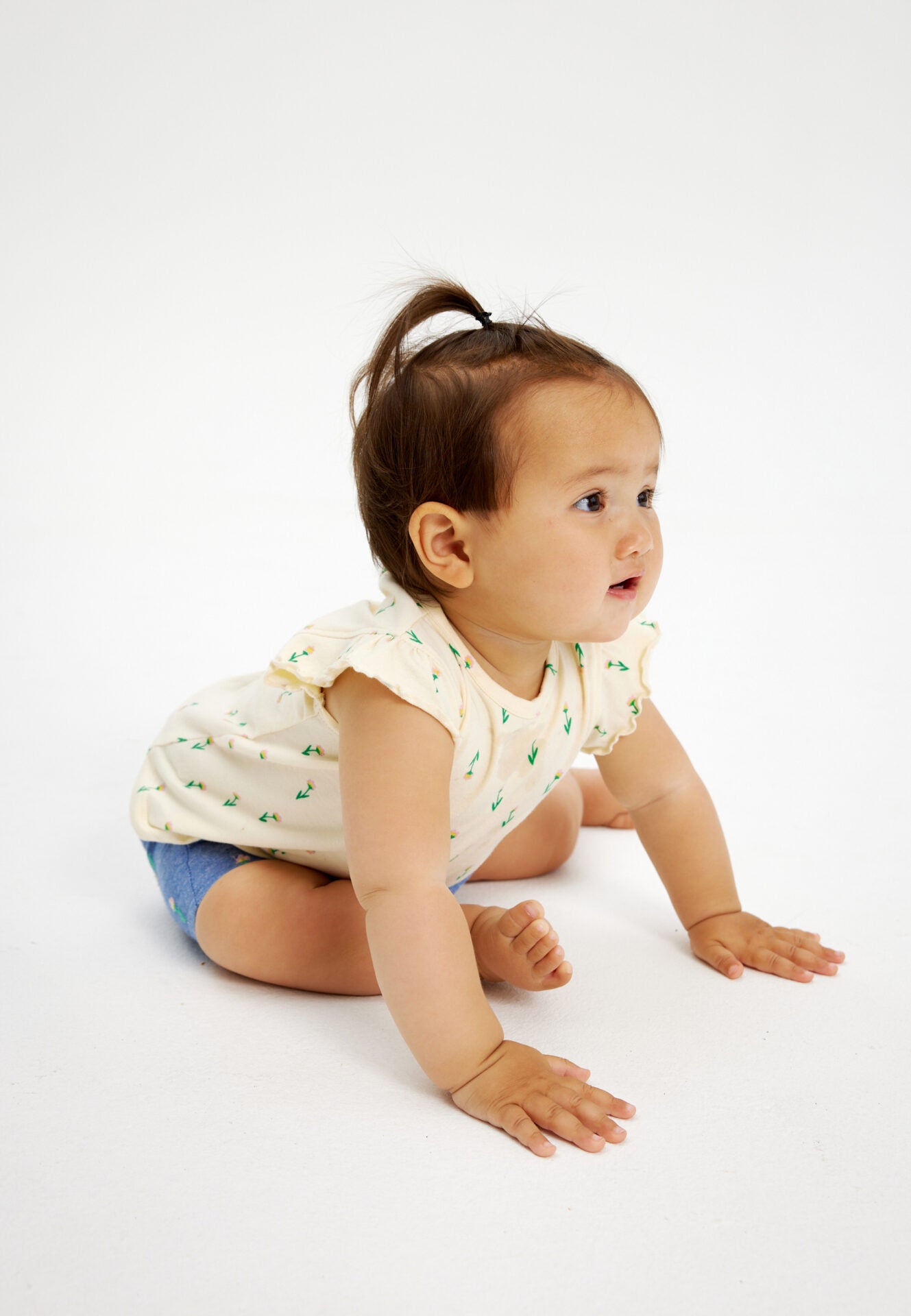 Short met geborduurde details