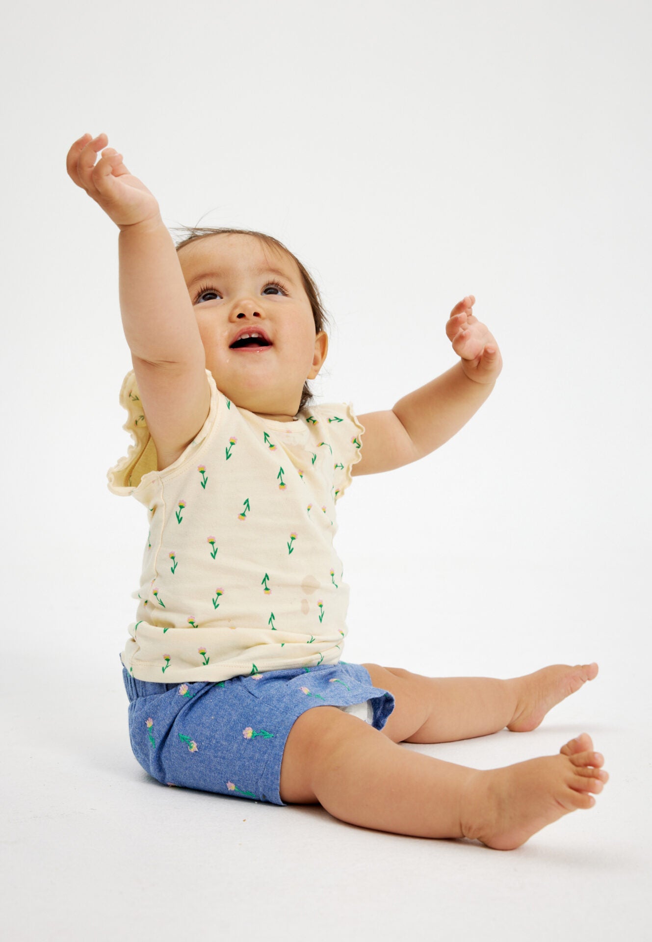 Short met geborduurde details