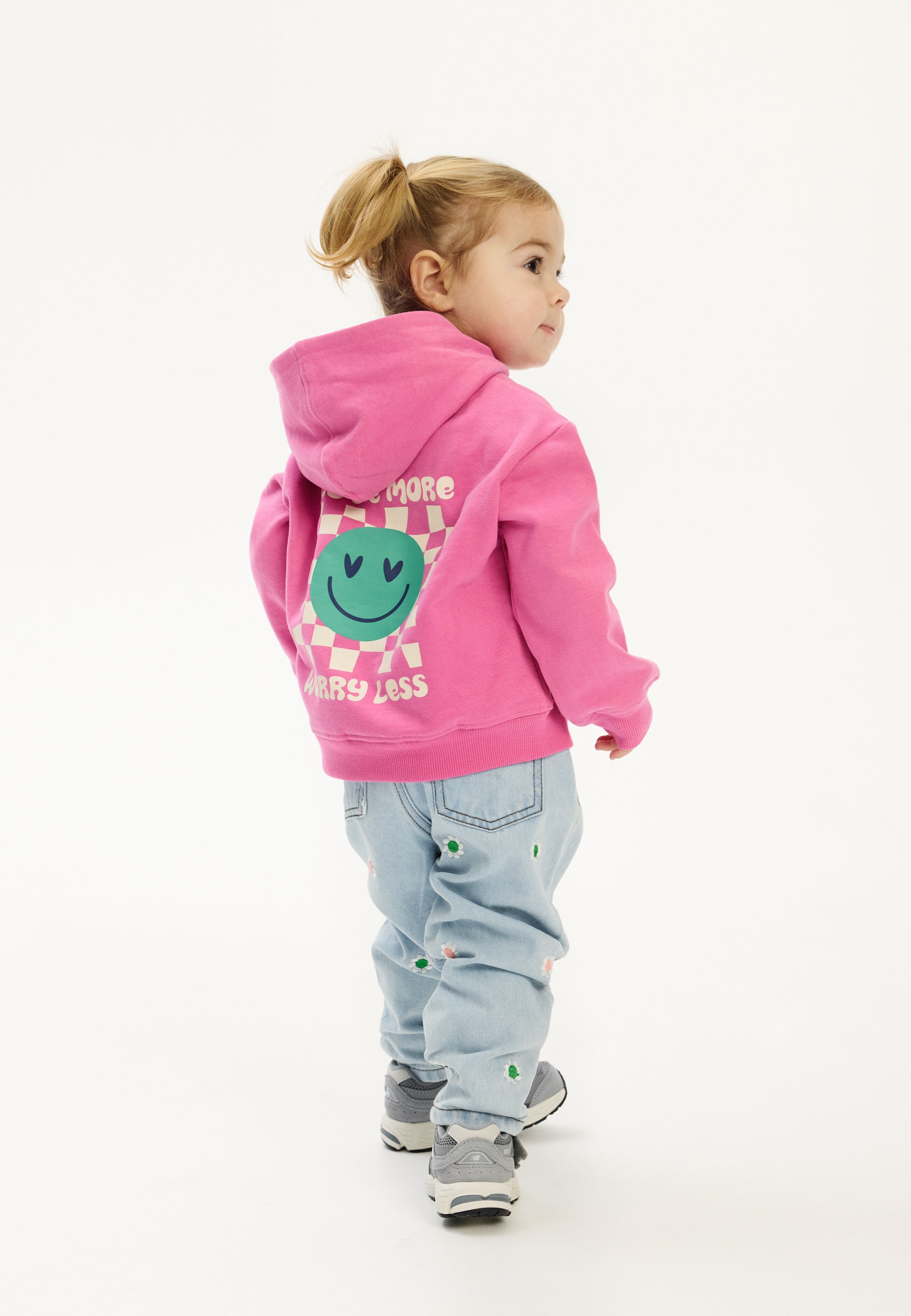 🌼 Portia Carrot Jeans – Light Blue Denim met Bloemetjes | The New Siblings