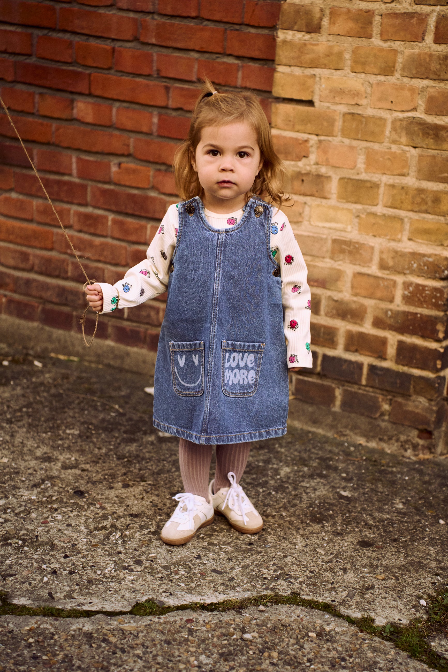 👗 Pida Denim Jurkje – Medium Blue met Smile & Love More | The New Siblings