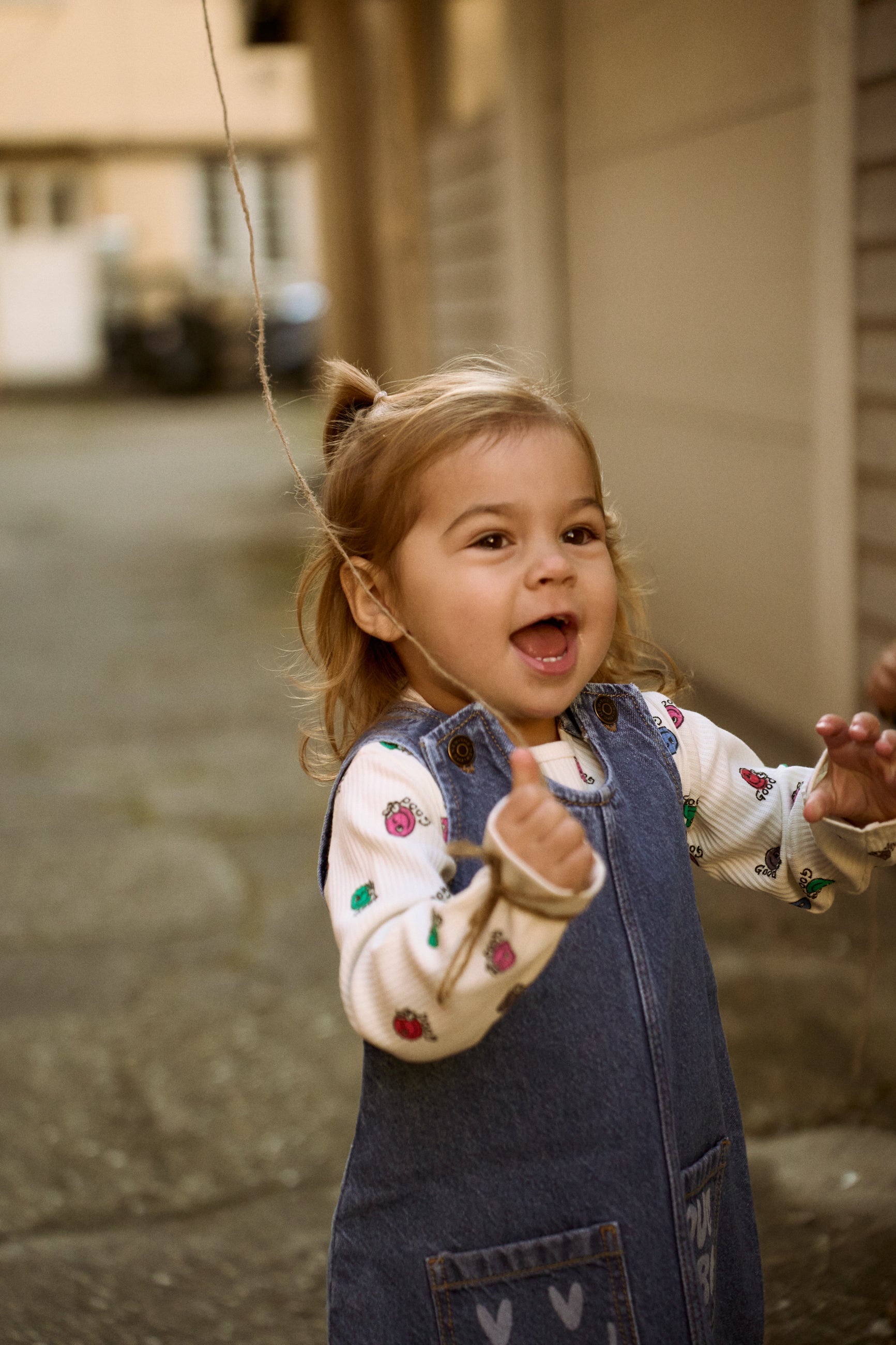 👗 Pida Denim Jurkje – Medium Blue met Smile & Love More | The New Siblings