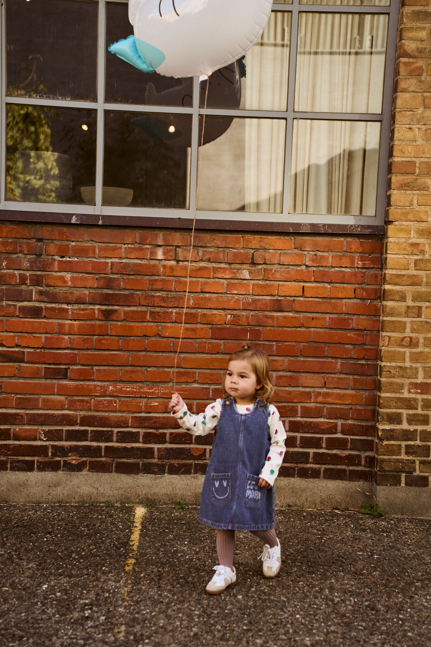 👗 Pida Denim Jurkje – Medium Blue met Smile & Love More | The New Siblings