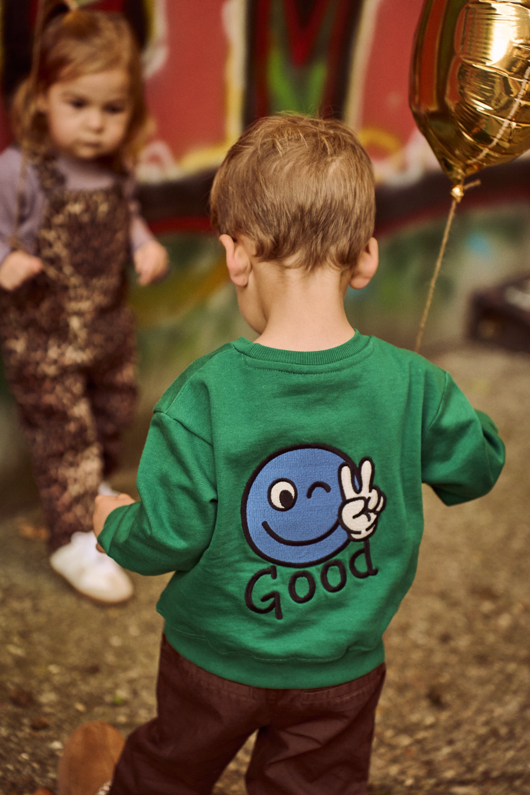 💙 Phineas OS Sweatshirt – Alpine Green met Smiley Peace | The New Siblings