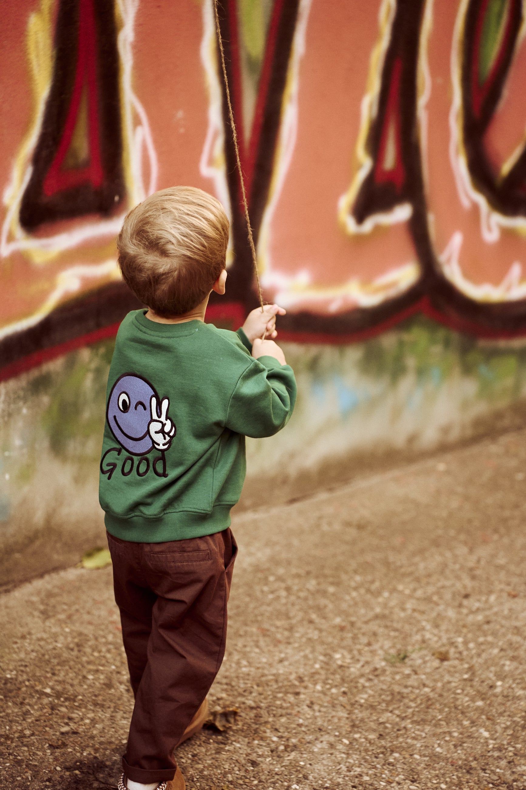 💙 Phineas OS Sweatshirt – Alpine Green met Smiley Peace | The New Siblings